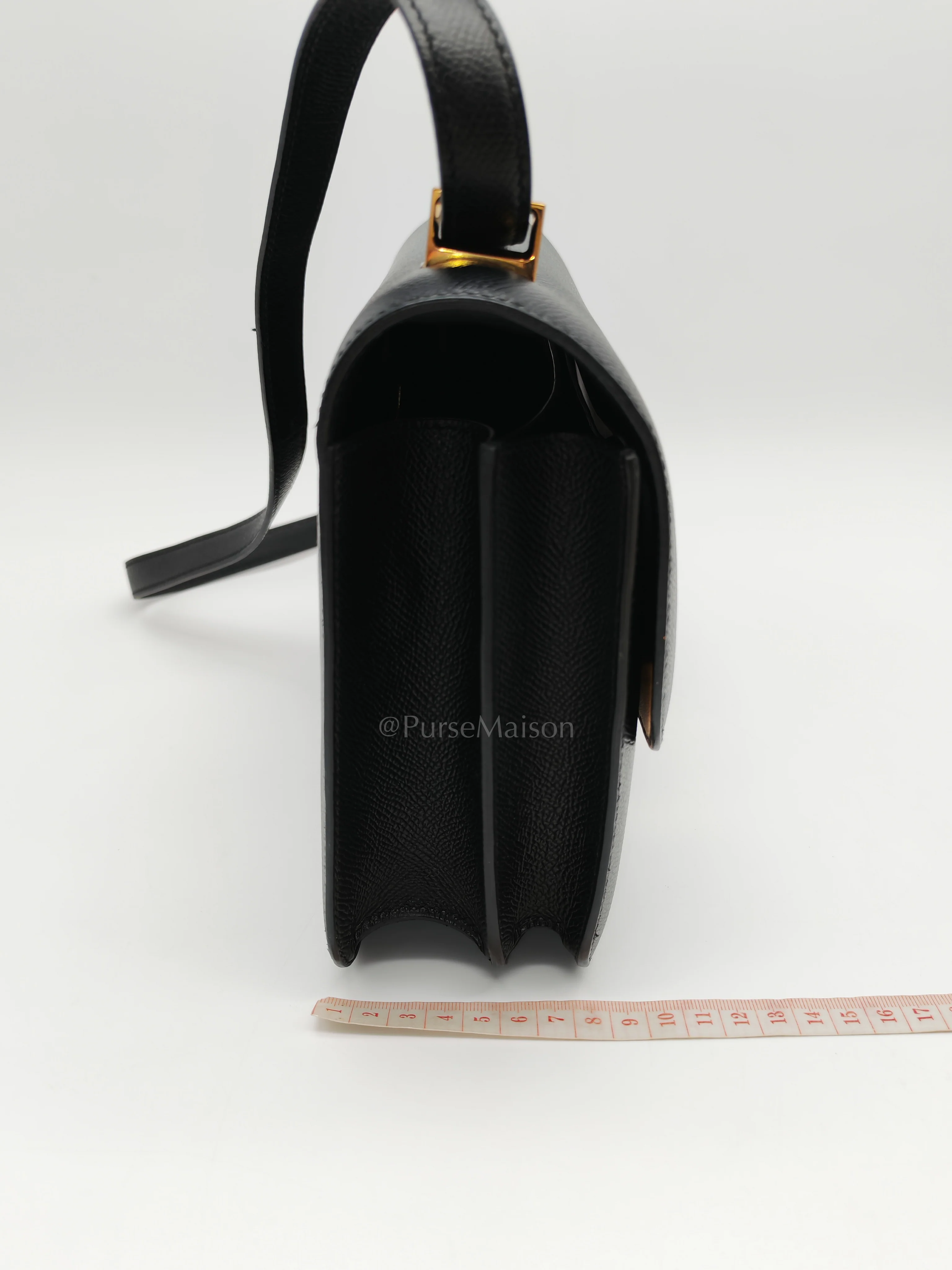 Hermes Constance 24 in Black Epsom Leather and Gold Hardware Stamp Y (2020) - Image 26