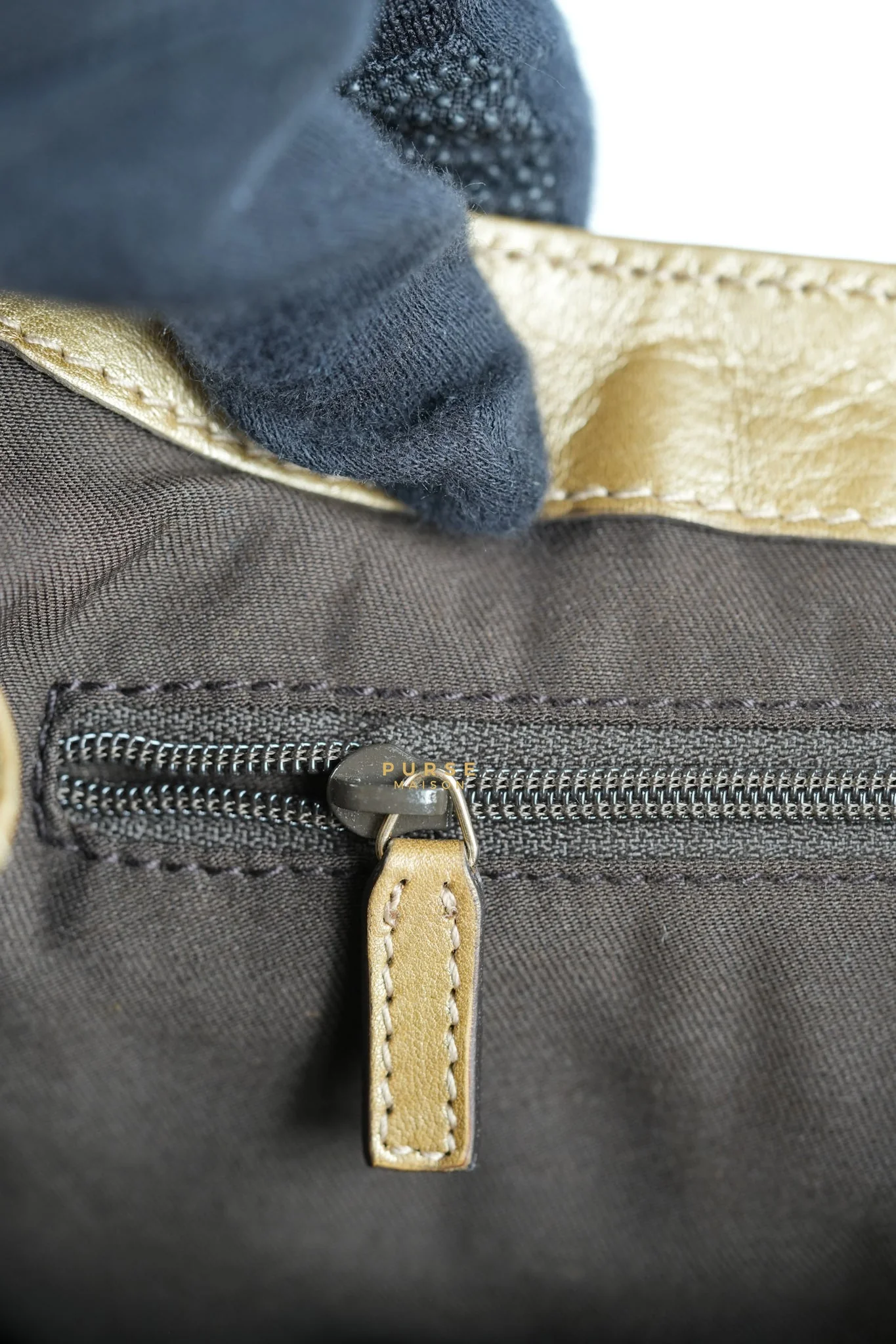 Gucci D-ring Tote Bag in Metallic Gold Canvas - Image 36