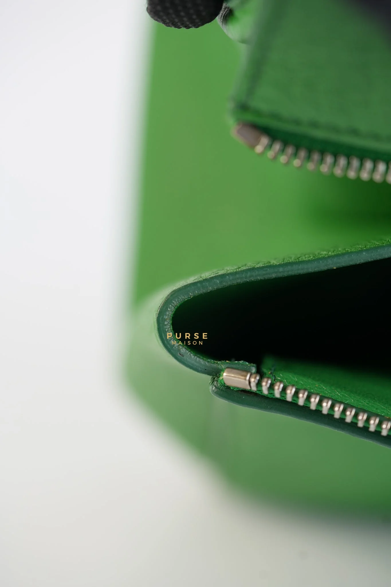 Celine Edge Medium Hand Bag in Green Leather - Image 19