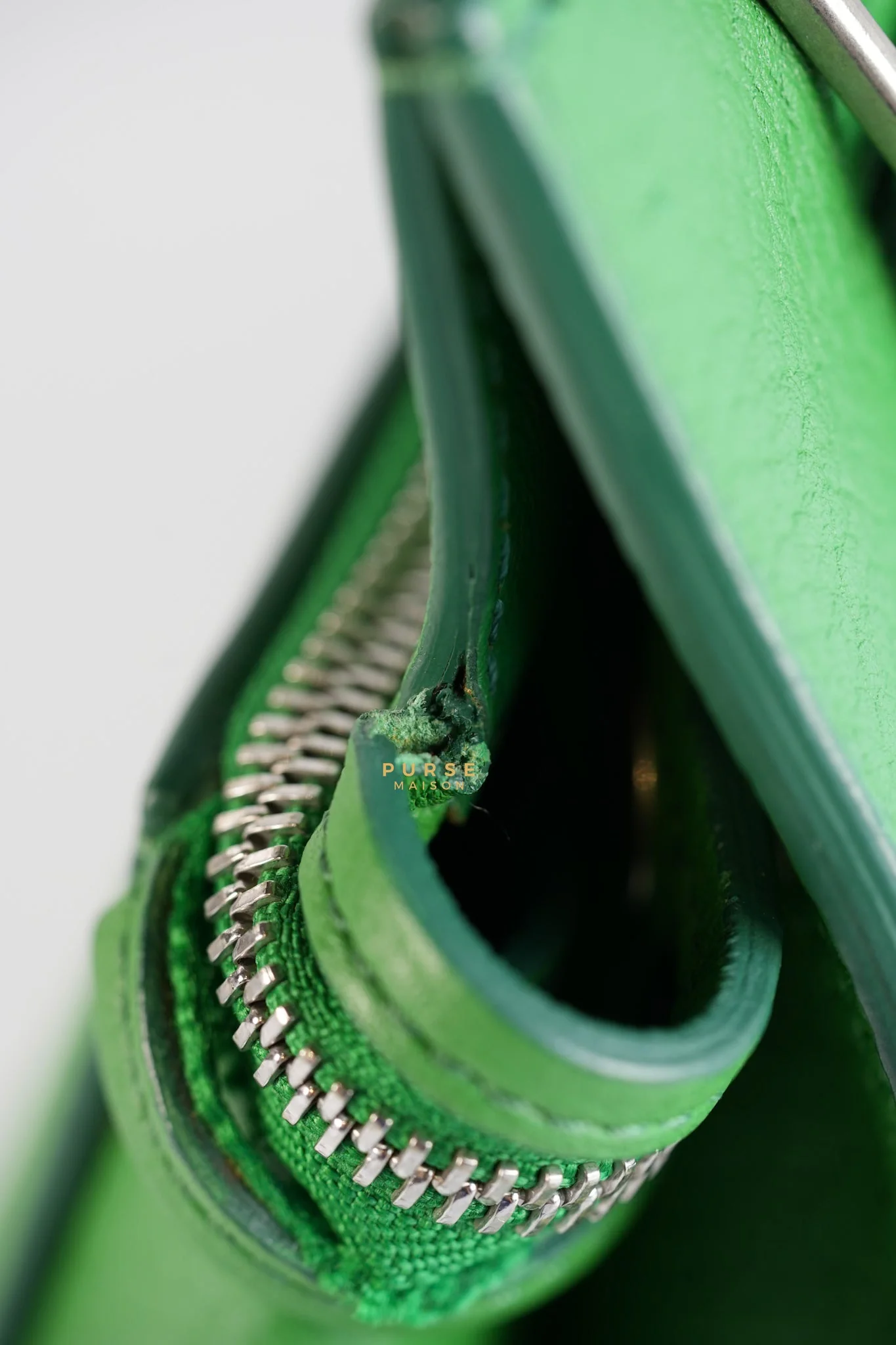 Celine Edge Medium Hand Bag in Green Leather - Image 20