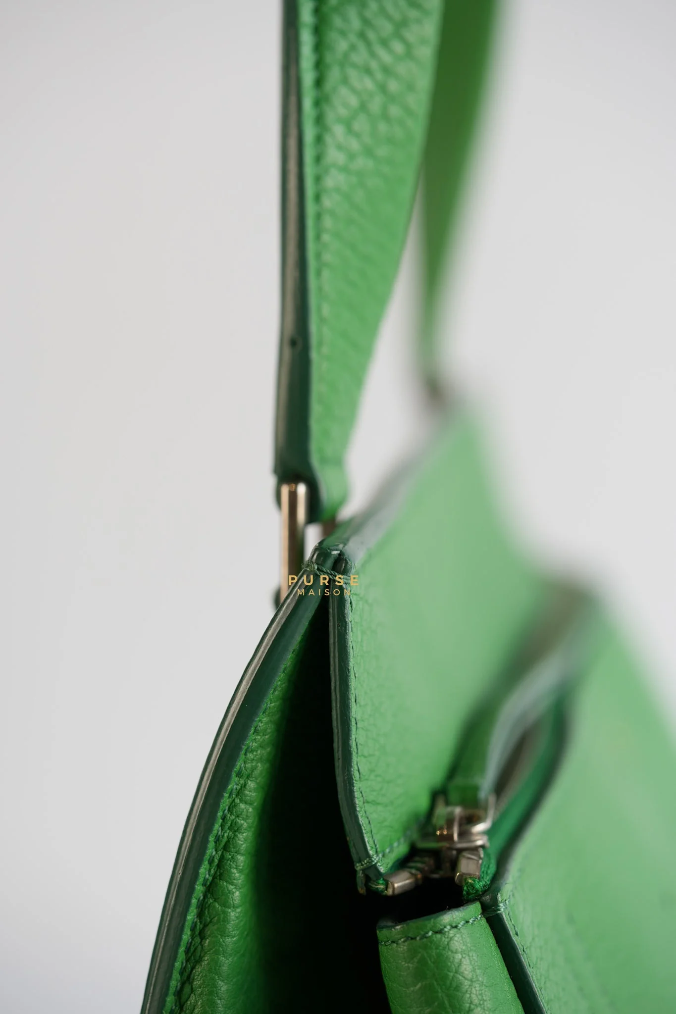 Celine Edge Medium Hand Bag in Green Leather - Image 23
