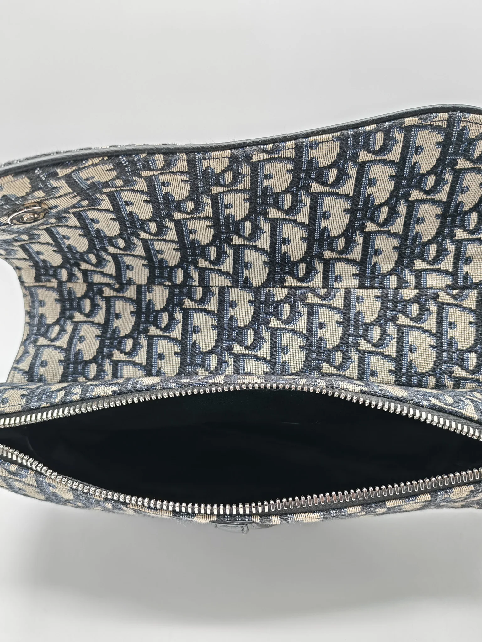 Christian Dior Saddle Chest Bag in Oblique Jacquard Canvas - Image 17