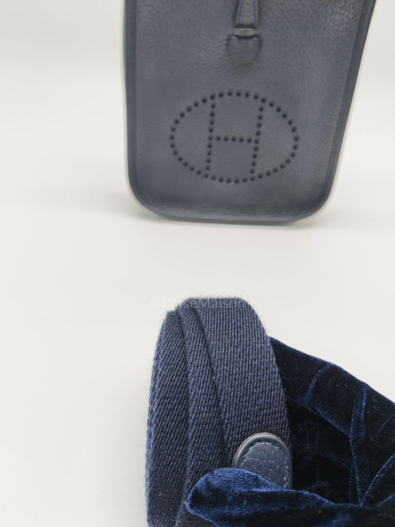 Hermes Evelyne TPM in Navy Blue Clemence Leather and Gold Hardware Stamp Z (2021) - Image 15