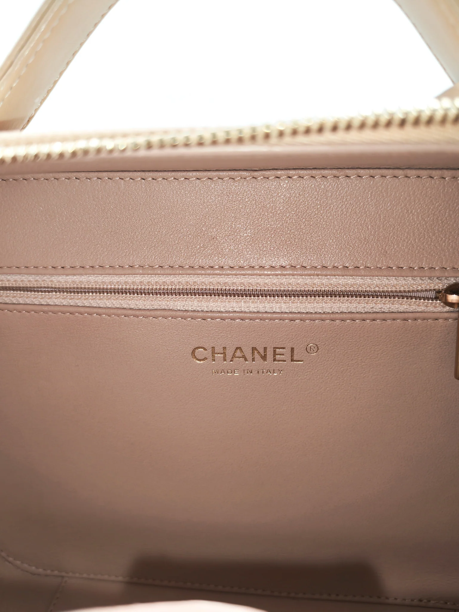 Chanel Filigree Vanity Case Large Beige Caviar Leather in Aged Gold Hardware (Series 24) - Image 24