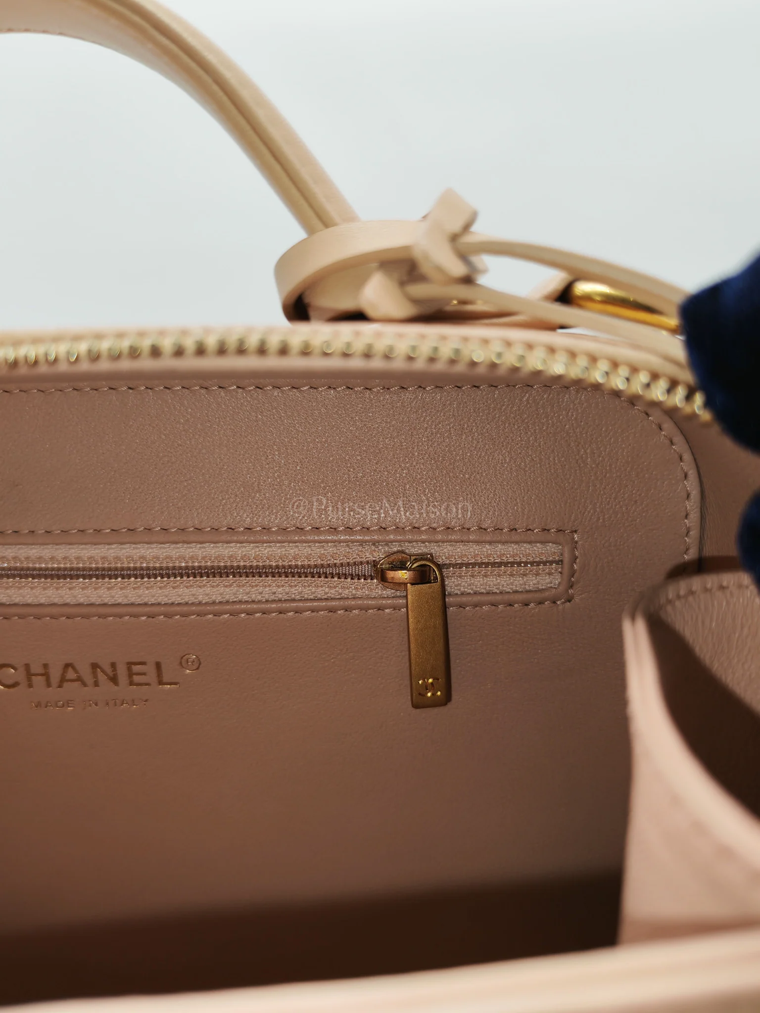 Chanel Filigree Vanity Case Large Beige Caviar Leather in Aged Gold Hardware (Series 24) - Image 25