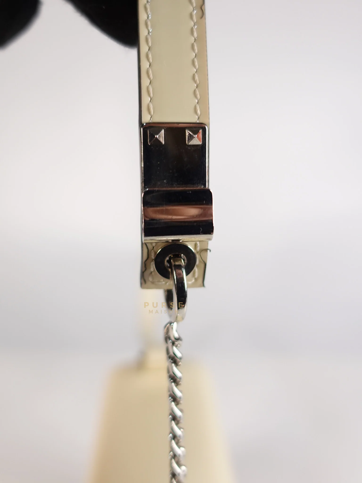 Valentino Garavani V-Logo& Almond Beige Patent Small Crossbody Bag - Image 17