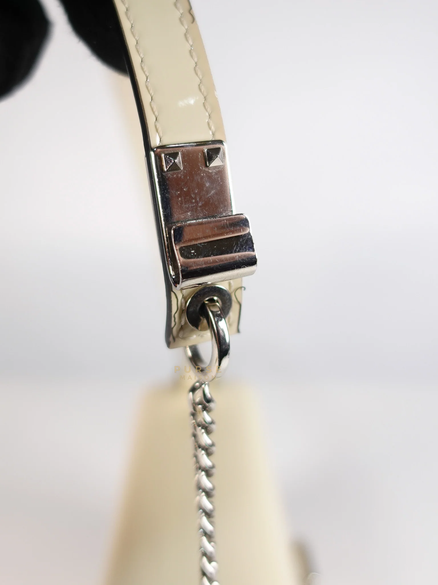 Valentino Garavani V-Logo& Almond Beige Patent Small Crossbody Bag - Image 18