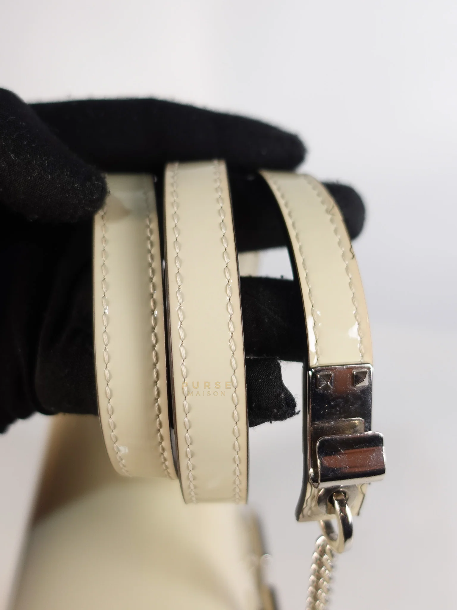 Valentino Garavani V-Logo& Almond Beige Patent Small Crossbody Bag - Image 19