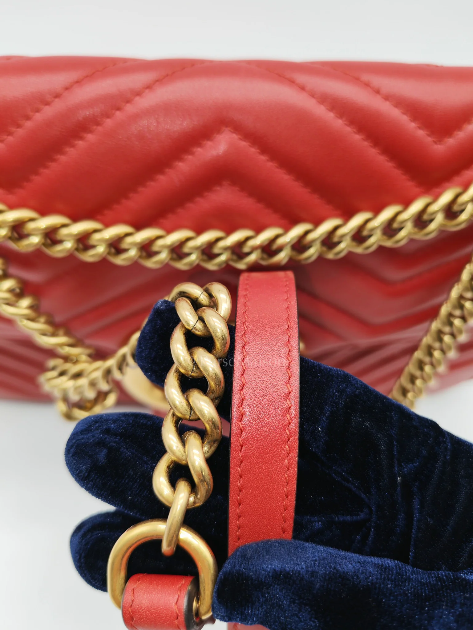 Gucci Marmont Medium in Hibiscus Red Calfskin Leather Shoulder Bag - Image 16