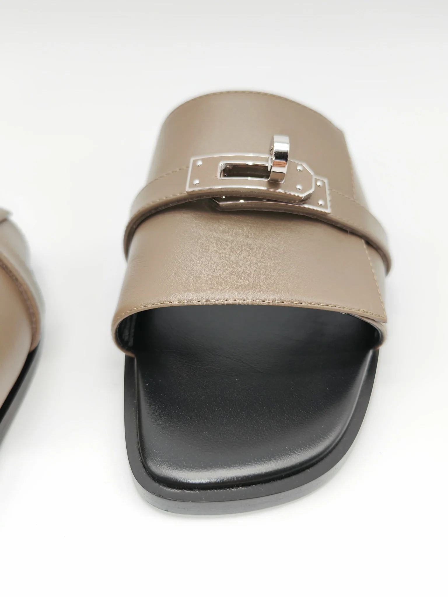 Hermes Giulia Sandals in Taupe Calfskin Leather Palladium Hardware Size 39 EU(25 cm) - Image 15