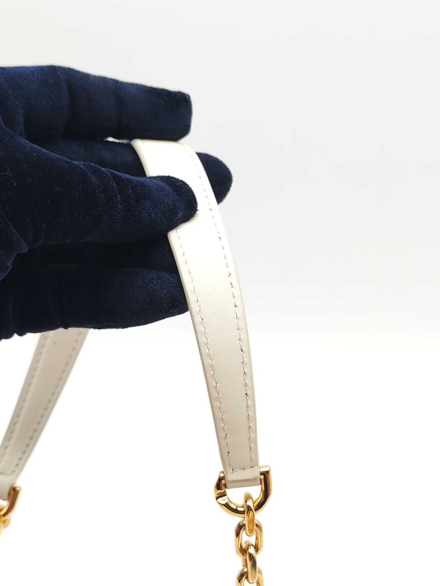 Givenchy Small 4G Sliding Chain Ivory White Shoulder Bag - Image 22