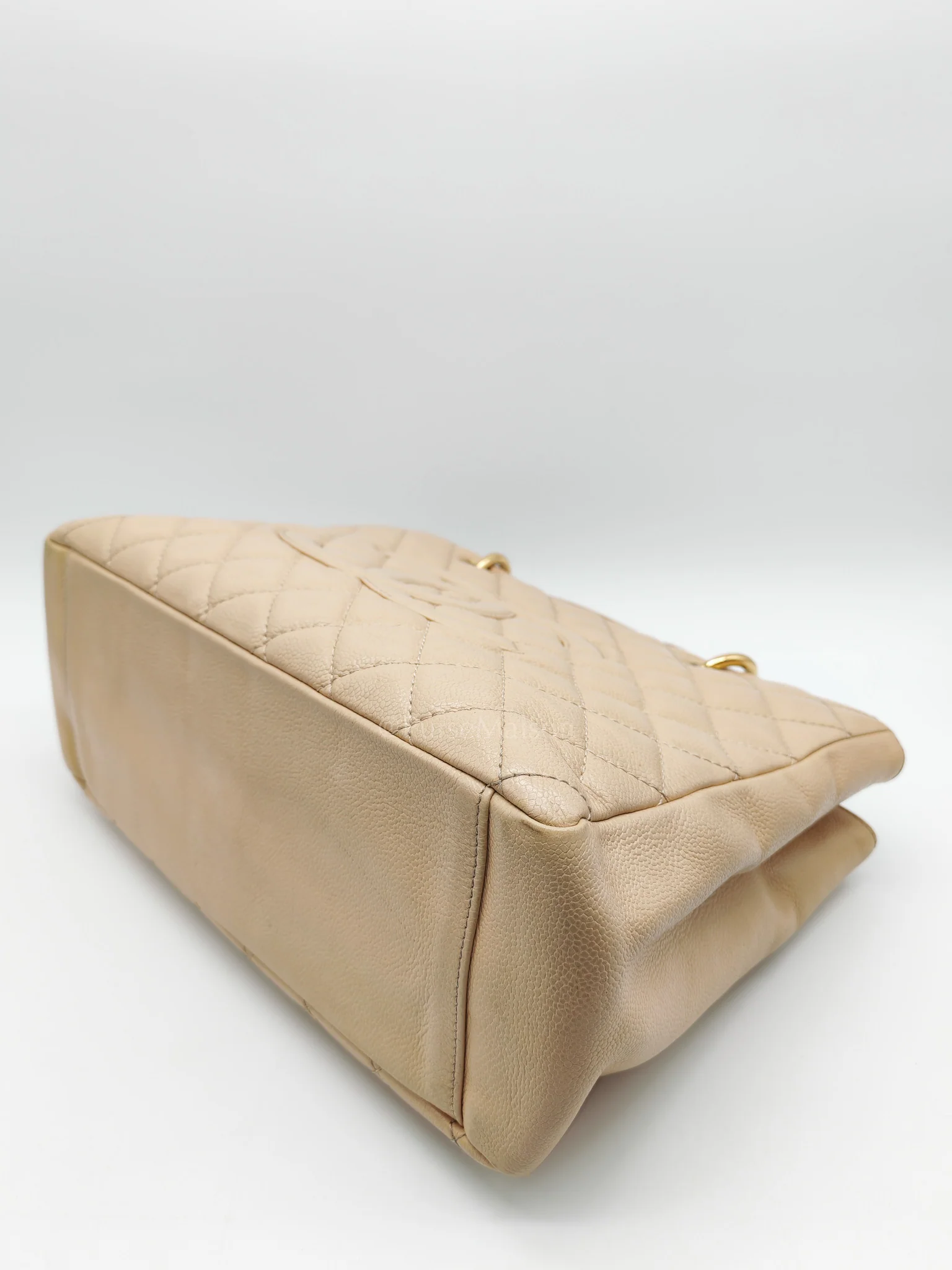 Chanel Grand Shopping Tote (GST) Beige Caviar Leather Gold Hardware Series 12 - Image 9