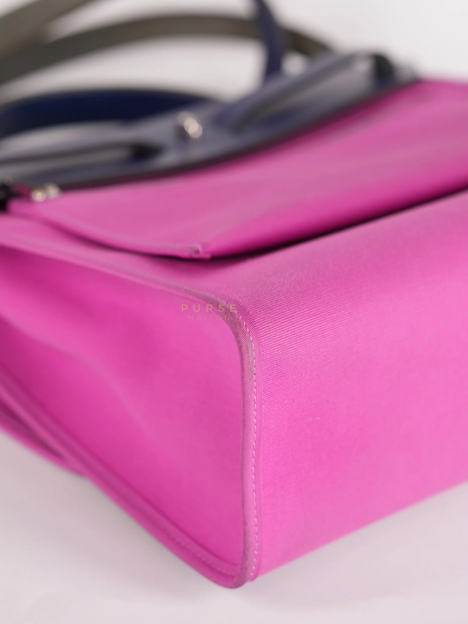 Hermes Herbag Zip 31 Vache Hunter Toile Officier Magnolia/Bleu Saphir and Palladium Hardware Stamp Y (2020) - Image 11