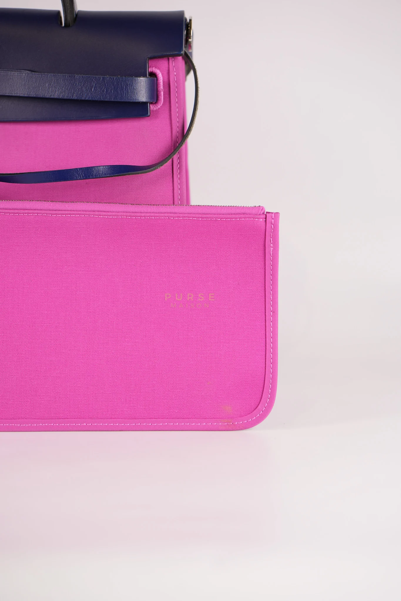 Hermes Herbag Zip 31 Vache Hunter Toile Officier Magnolia/Bleu Saphir and Palladium Hardware Stamp Y (2020) - Image 25