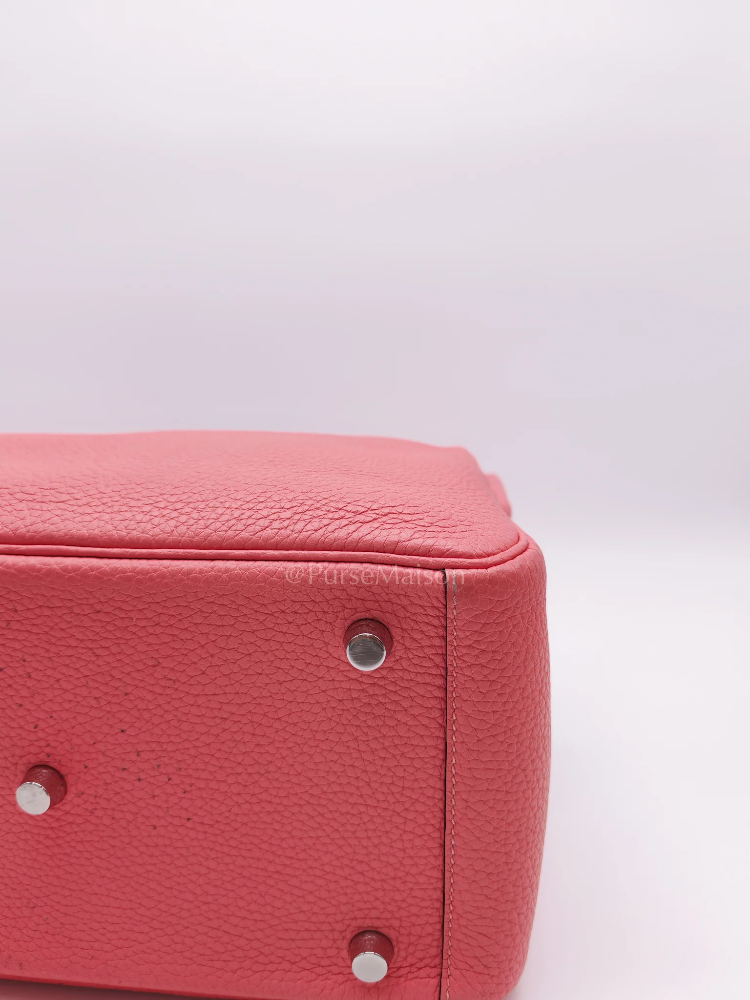 Hermes Lindy 26 in Rose Azalee Clemence Leather and Palladium Hardware Stamp Z (2021) - Image 12