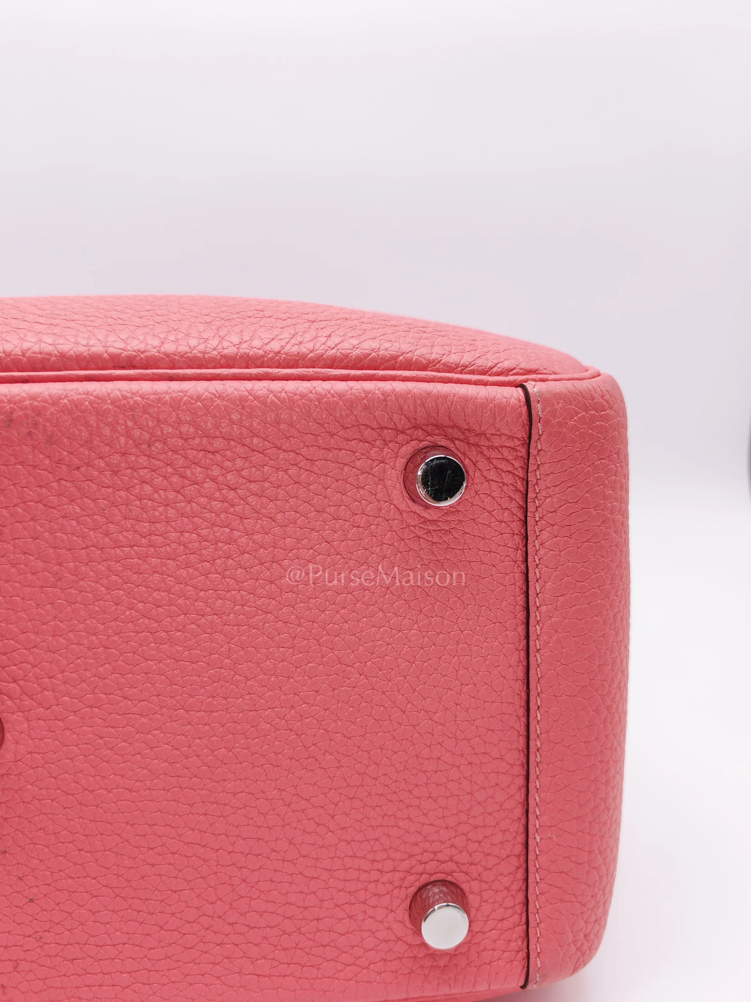 Hermes Lindy 26 in Rose Azalee Clemence Leather and Palladium Hardware Stamp Z (2021) - Image 15