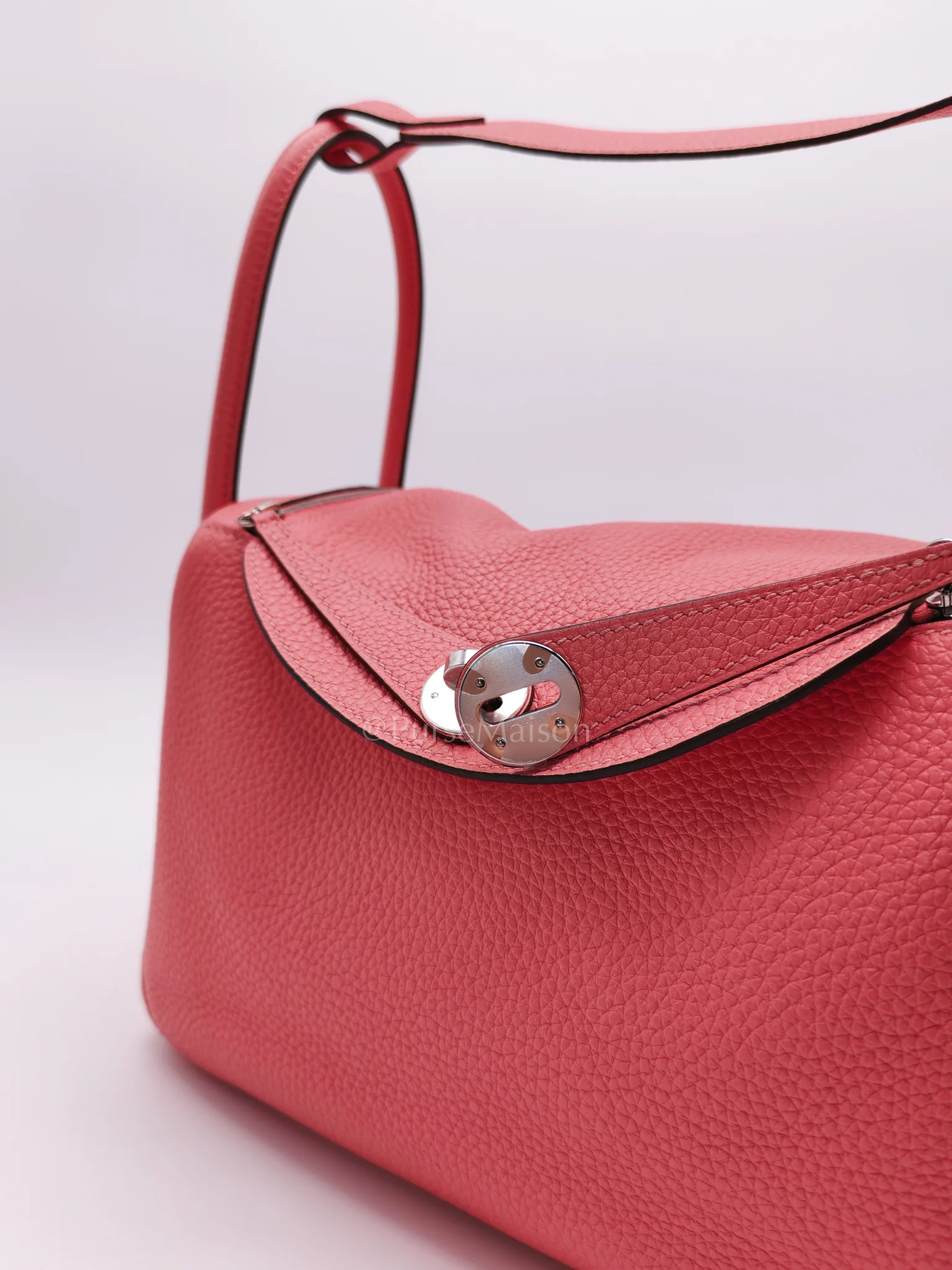 Hermes Lindy 26 in Rose Azalee Clemence Leather and Palladium Hardware Stamp Z (2021) - Image 18