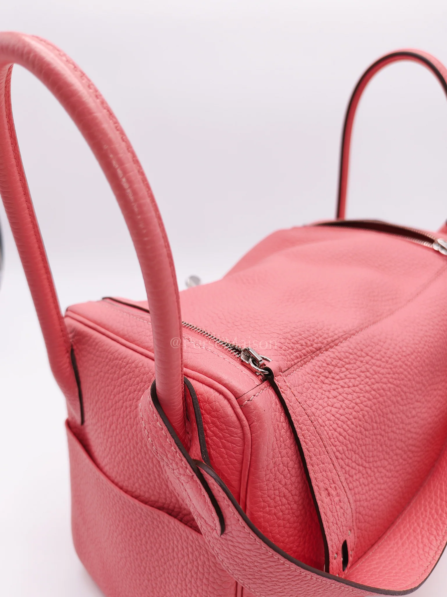 Hermes Lindy 26 in Rose Azalee Clemence Leather and Palladium Hardware Stamp Z (2021) - Image 26