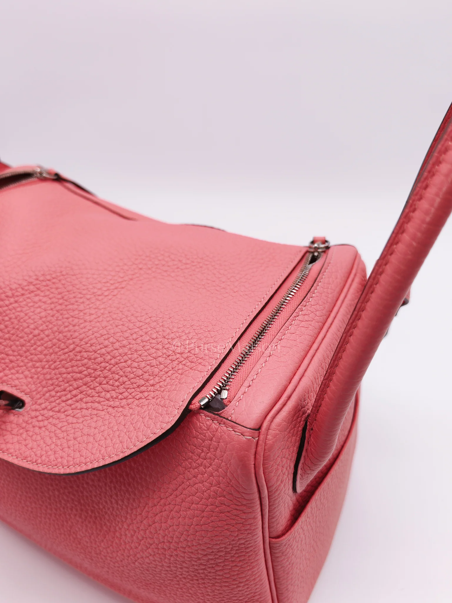 Hermes Lindy 26 in Rose Azalee Clemence Leather and Palladium Hardware Stamp Z (2021) - Image 27