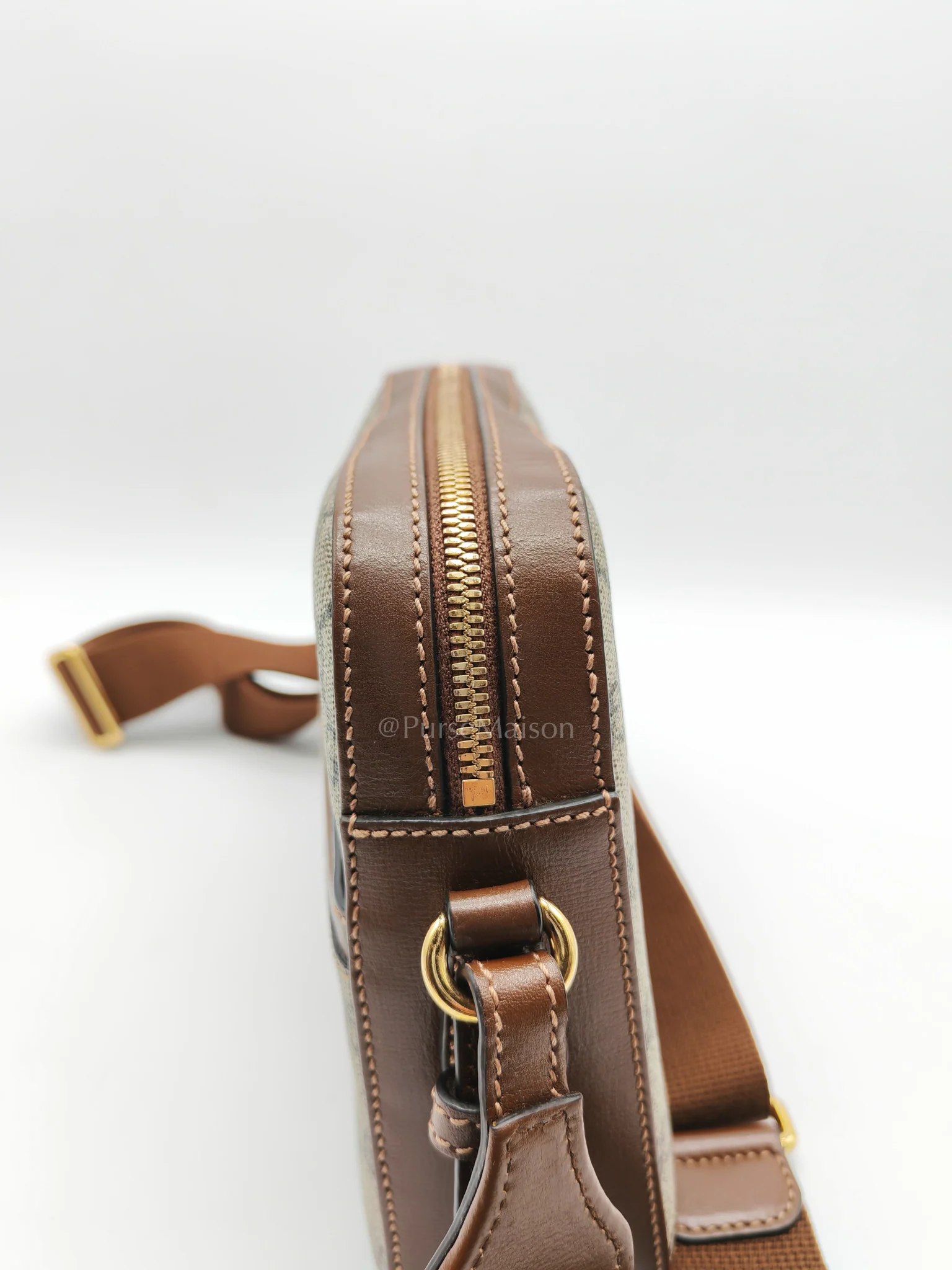 Gucci Interlocking G Messenger Bag in GG Supreme Canvas and Gold Hardware - Image 28