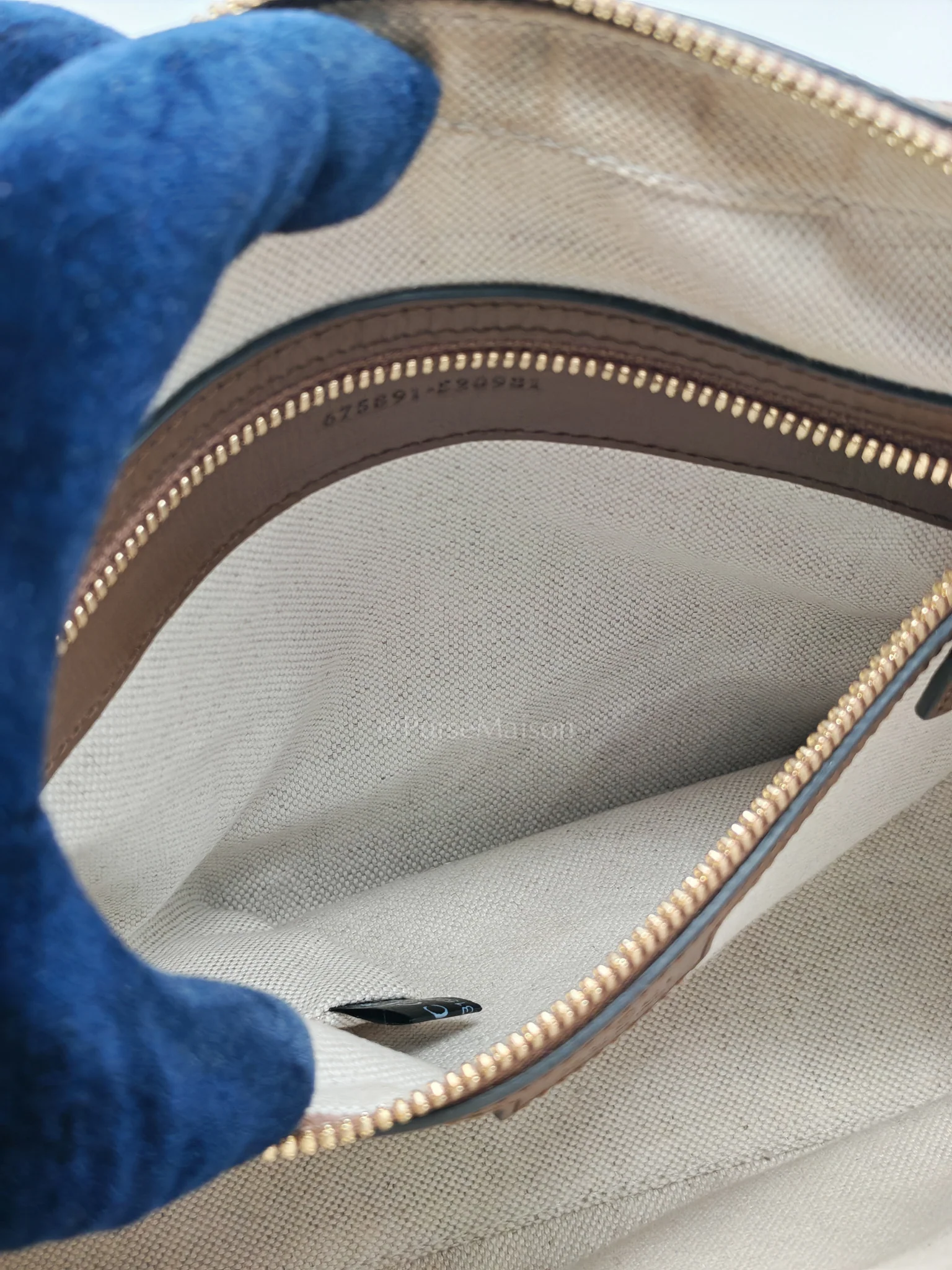 Gucci Interlocking G Messenger Bag in GG Supreme Canvas and Gold Hardware - Image 33