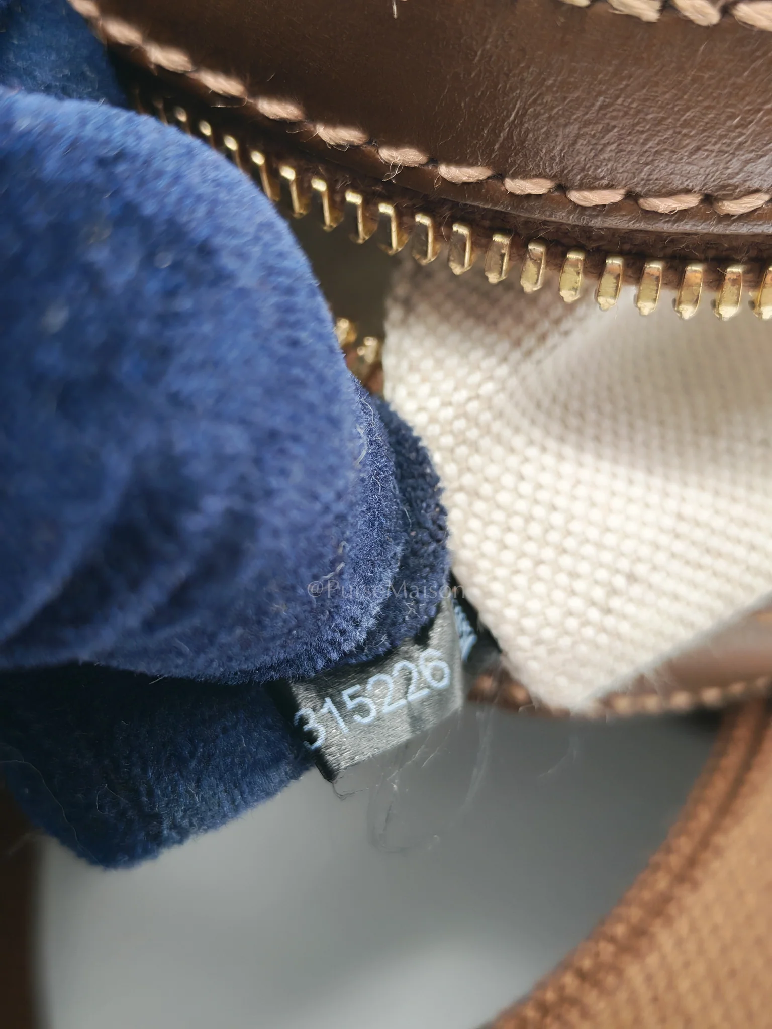 Gucci Interlocking G Messenger Bag in GG Supreme Canvas and Gold Hardware - Image 34