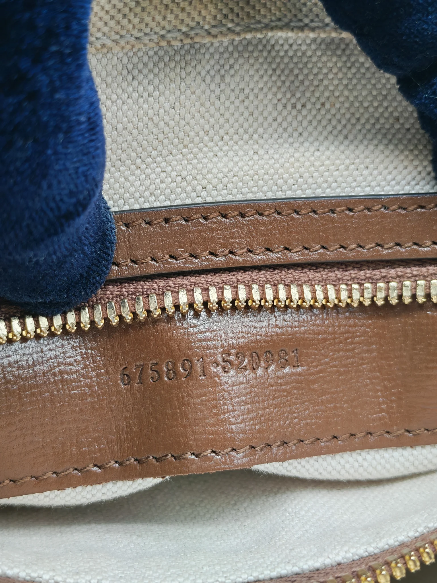 Gucci Interlocking G Messenger Bag in GG Supreme Canvas and Gold Hardware - Image 35