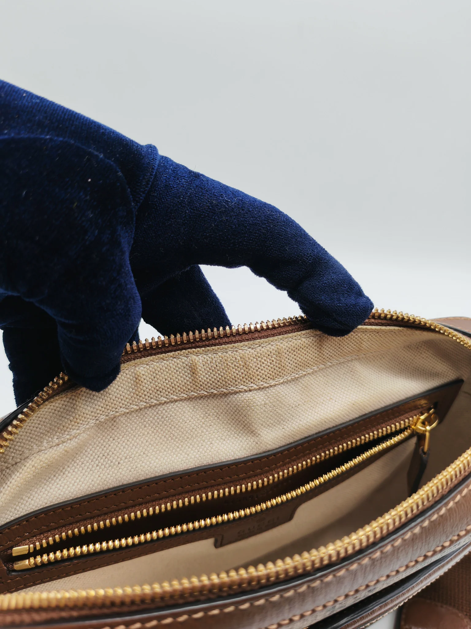 Gucci Interlocking G Messenger Bag in GG Supreme Canvas and Gold Hardware - Image 37