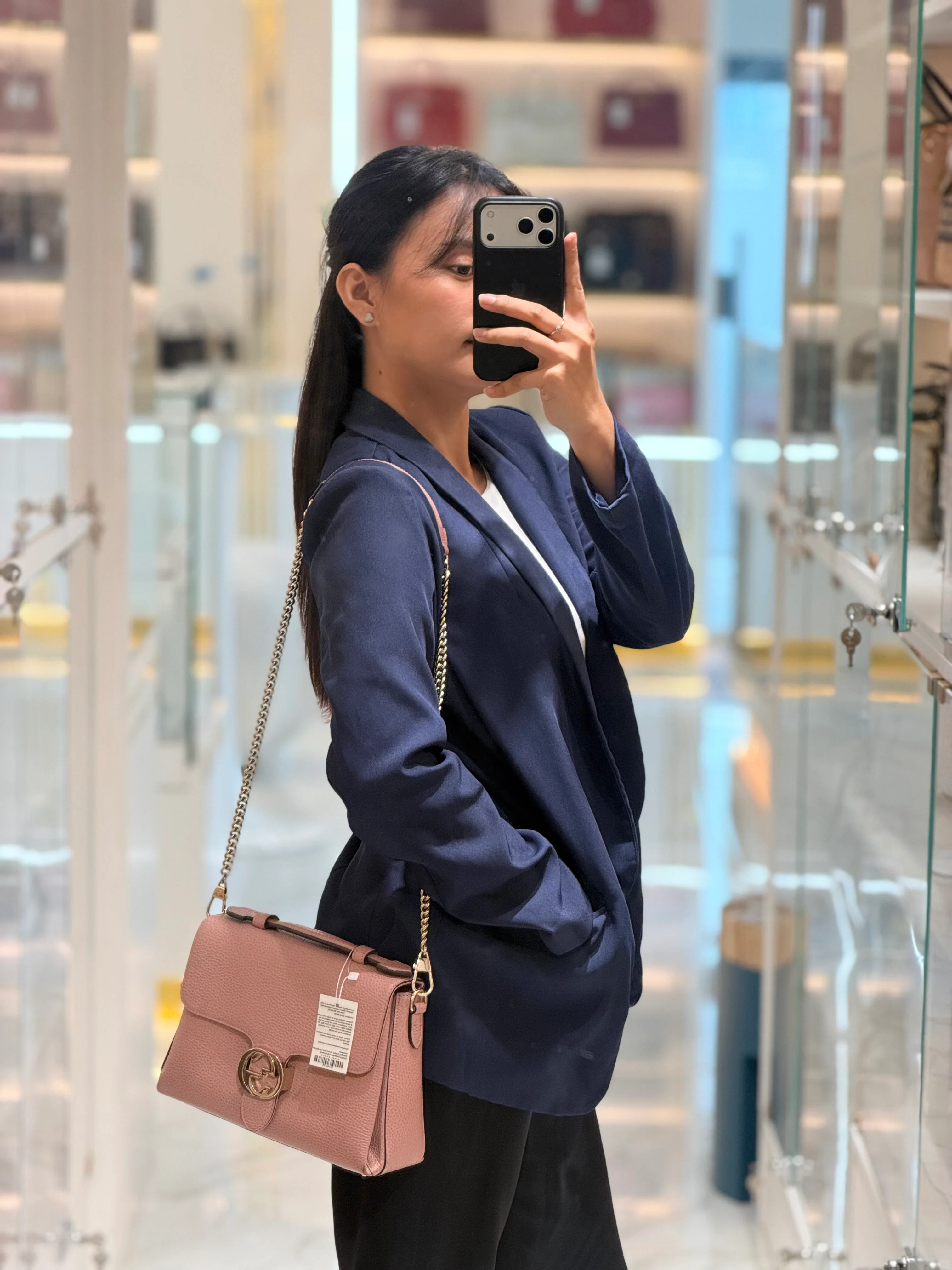 Gucci Interlocking G Medium Top Handle in Pink Grained Calfskin Leather Crossbody Bag - Image 39