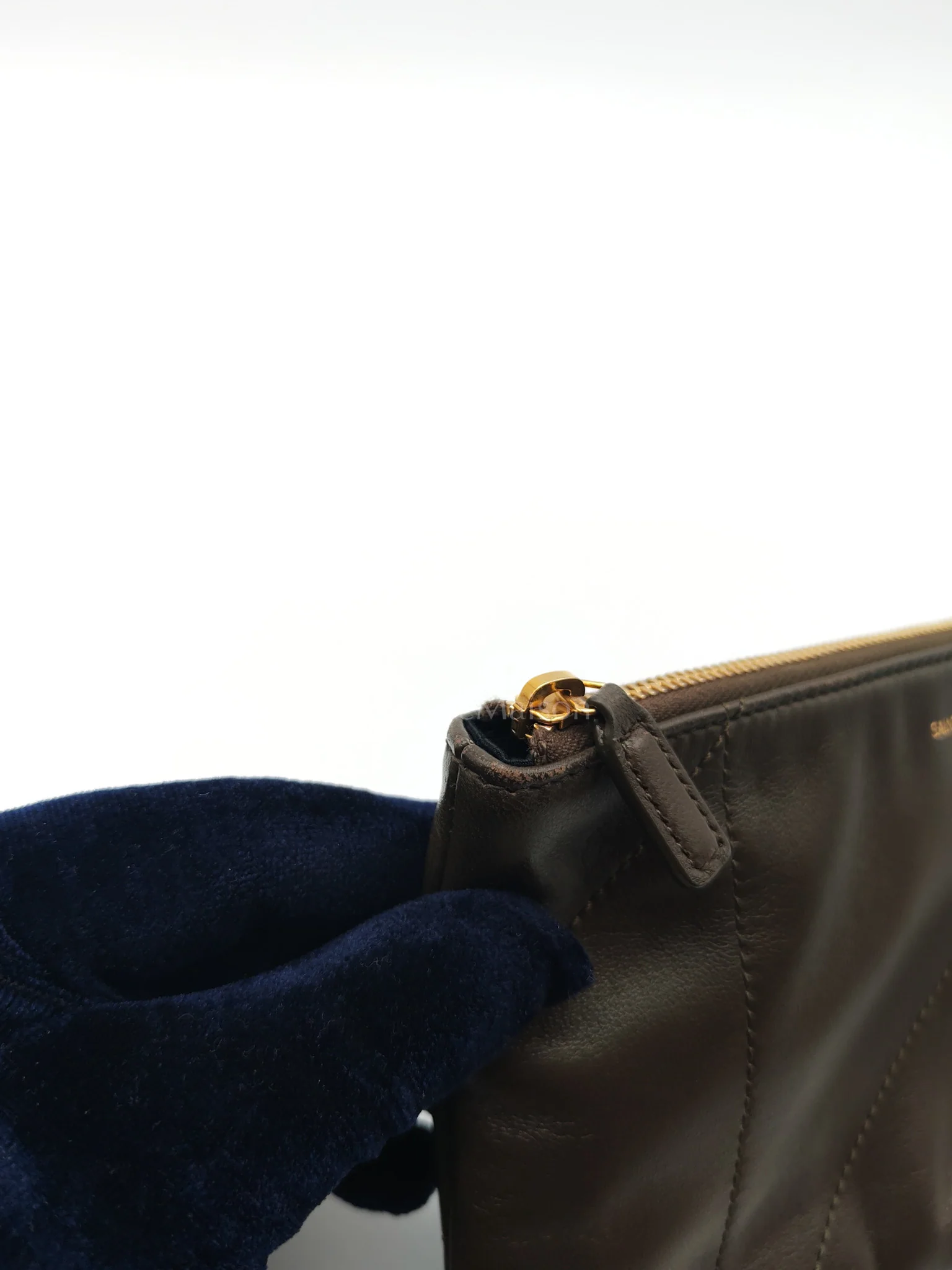 Yves Saint Laurent Jamie Pochon in Light Musk Lambskin Leather Gold Hardware - Image 26