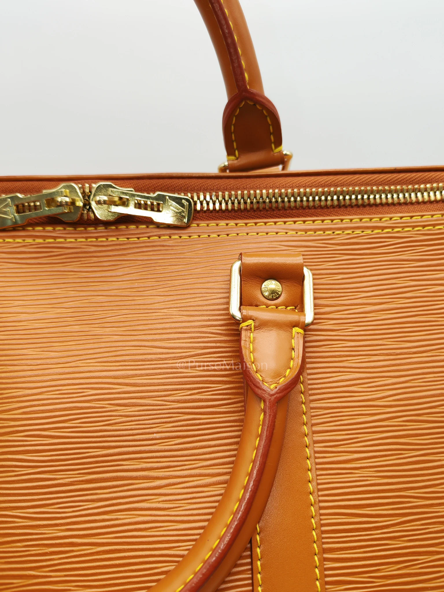 Louis Vuitton Keepall 50 Duffle Bag in Brown Epi Leather - Image 17
