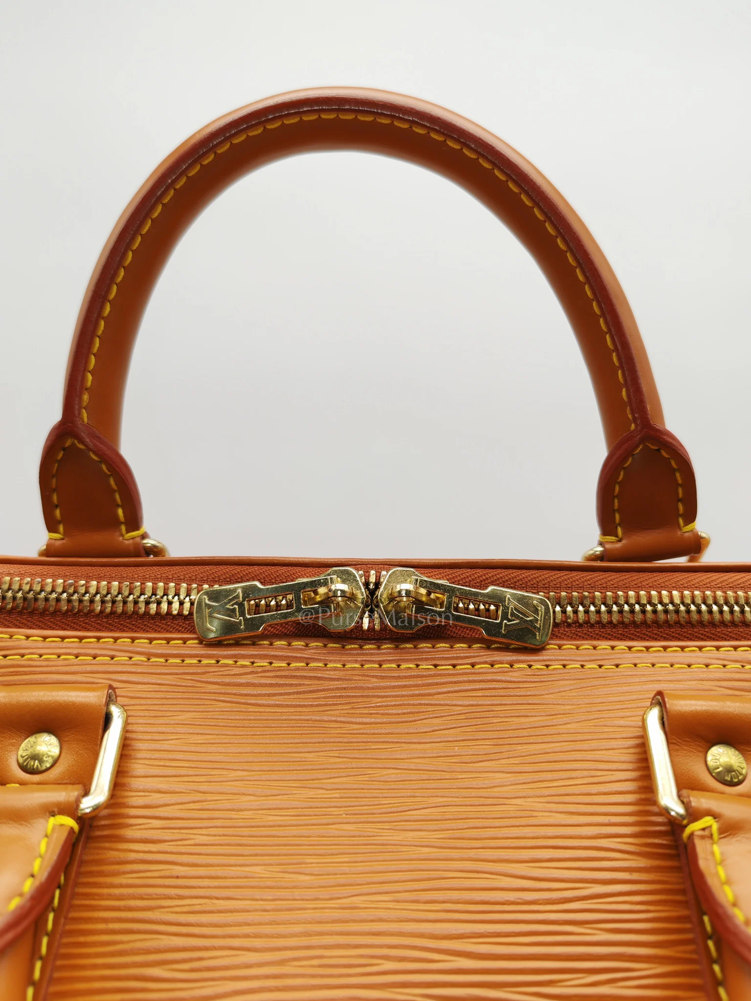Louis Vuitton Keepall 50 Duffle Bag in Brown Epi Leather - Image 18