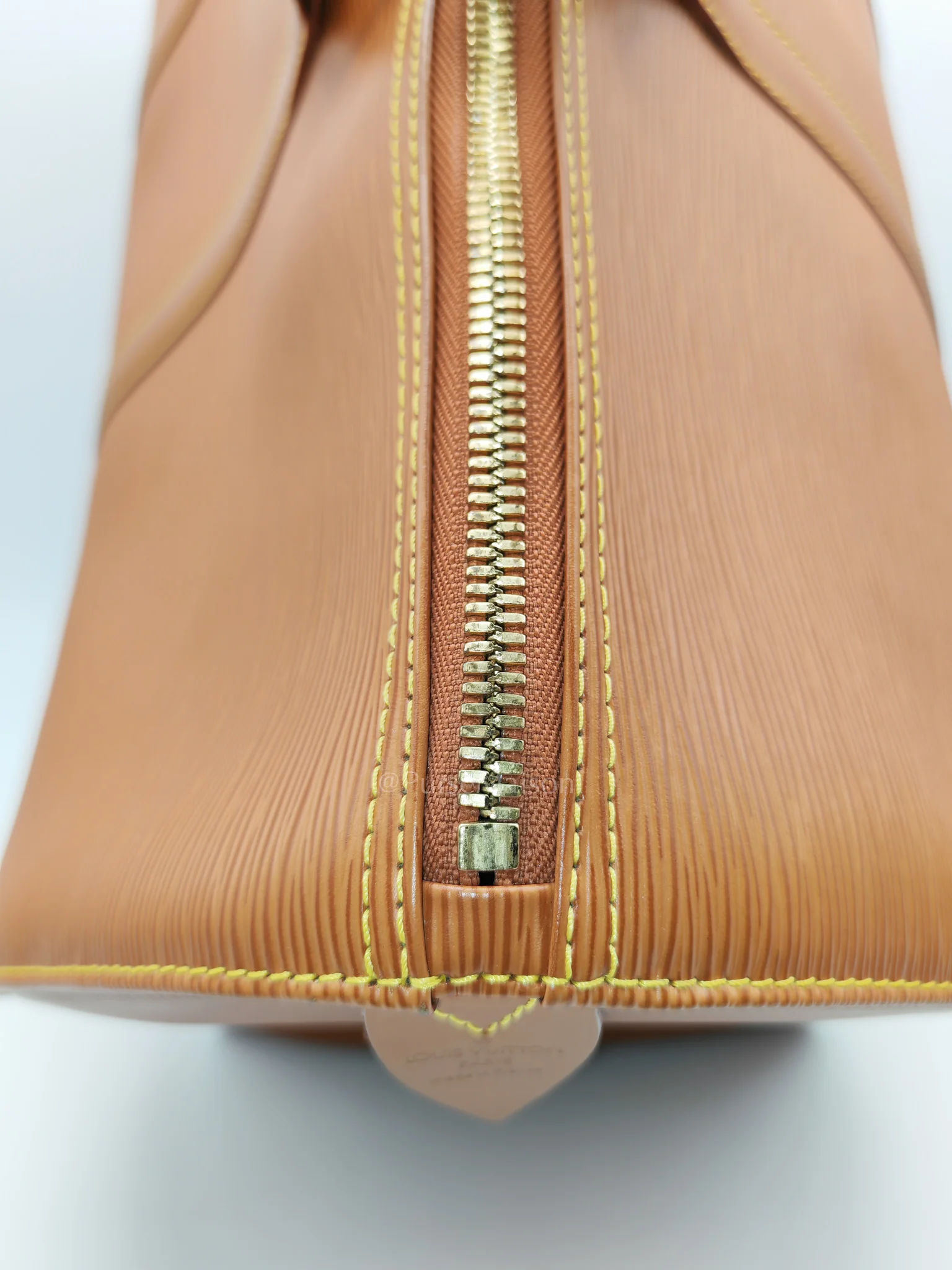 Louis Vuitton Keepall 50 Duffle Bag in Brown Epi Leather - Image 22