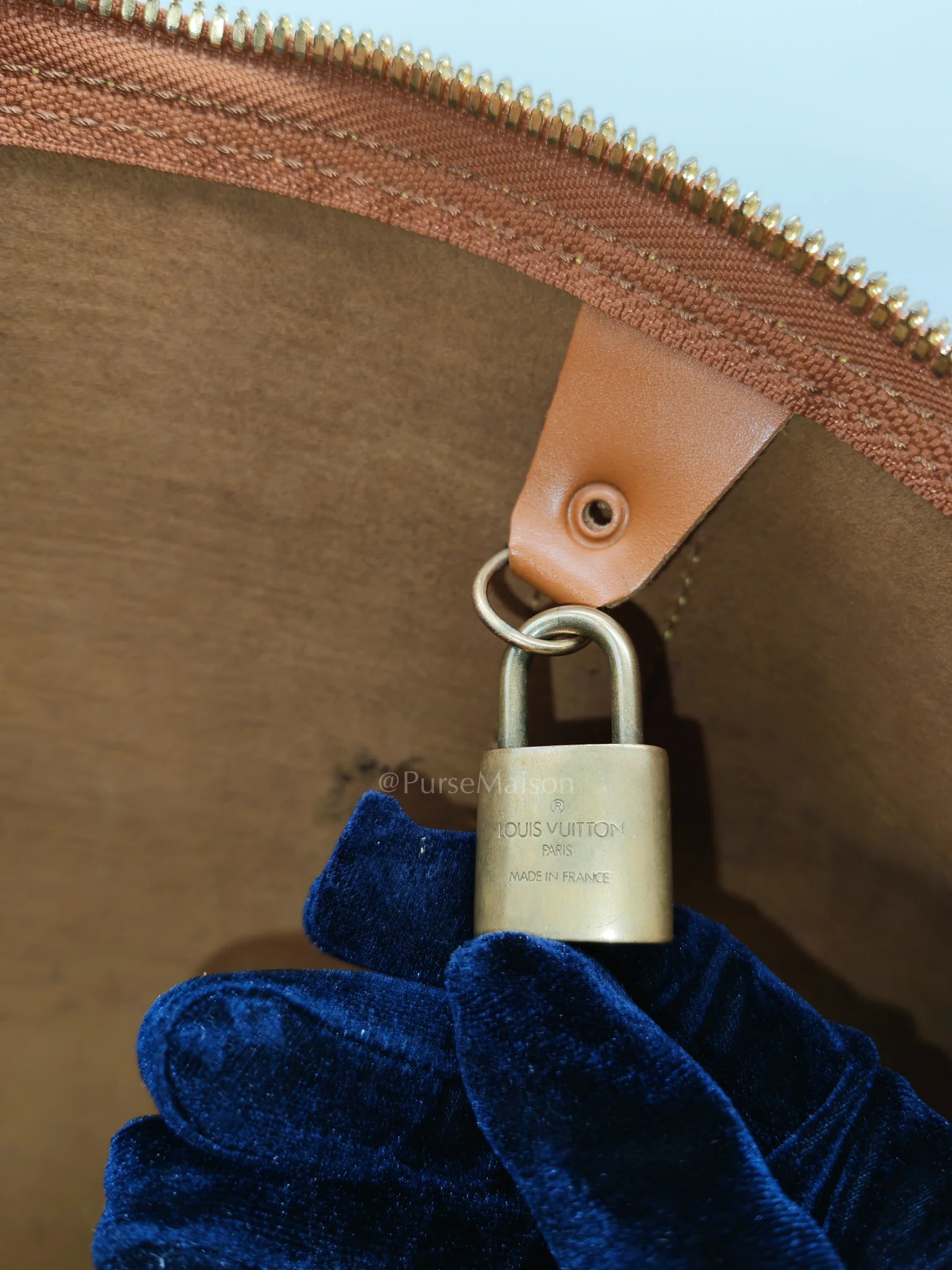 Louis Vuitton Keepall 50 Duffle Bag in Brown Epi Leather - Image 27