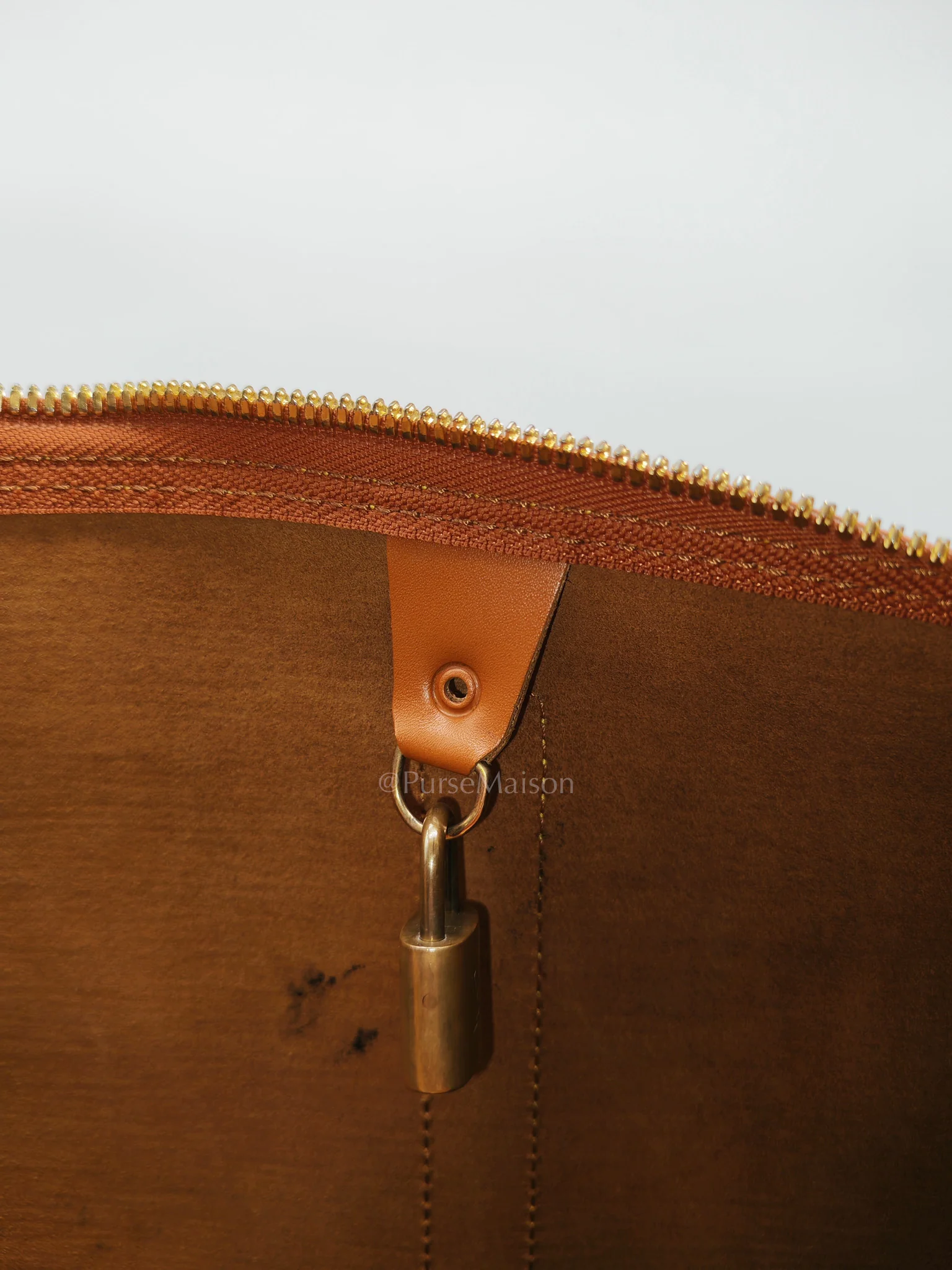 Louis Vuitton Keepall 50 Duffle Bag in Brown Epi Leather - Image 31