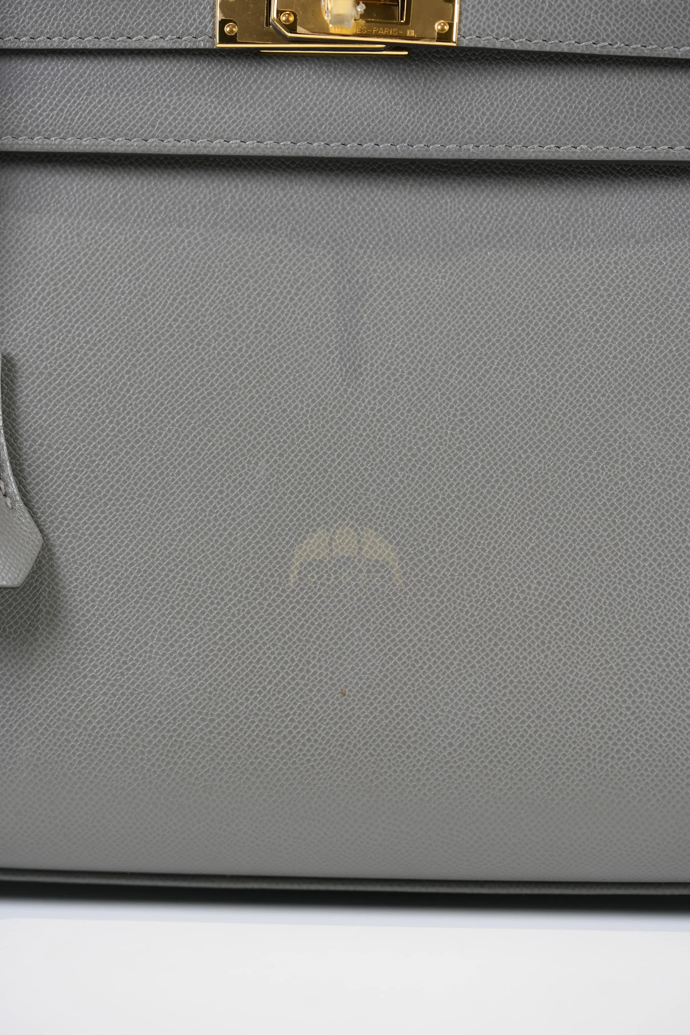 Hermes Kelly 25 Gris Mouette Madame Leather in Gold Hardware Stamp B (2023) - Image 12