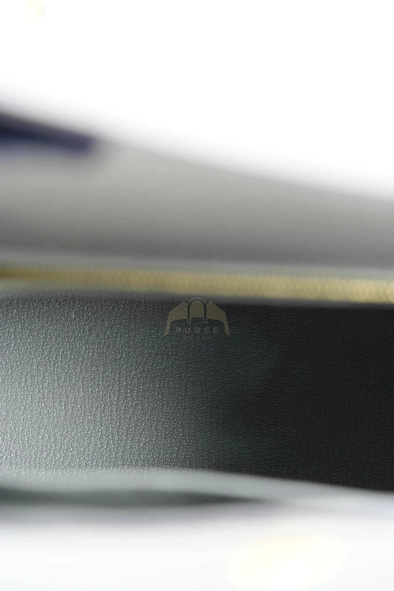 Hermes Kelly 25 Gris Mouette Madame Leather in Gold Hardware Stamp B (2023) - Image 27