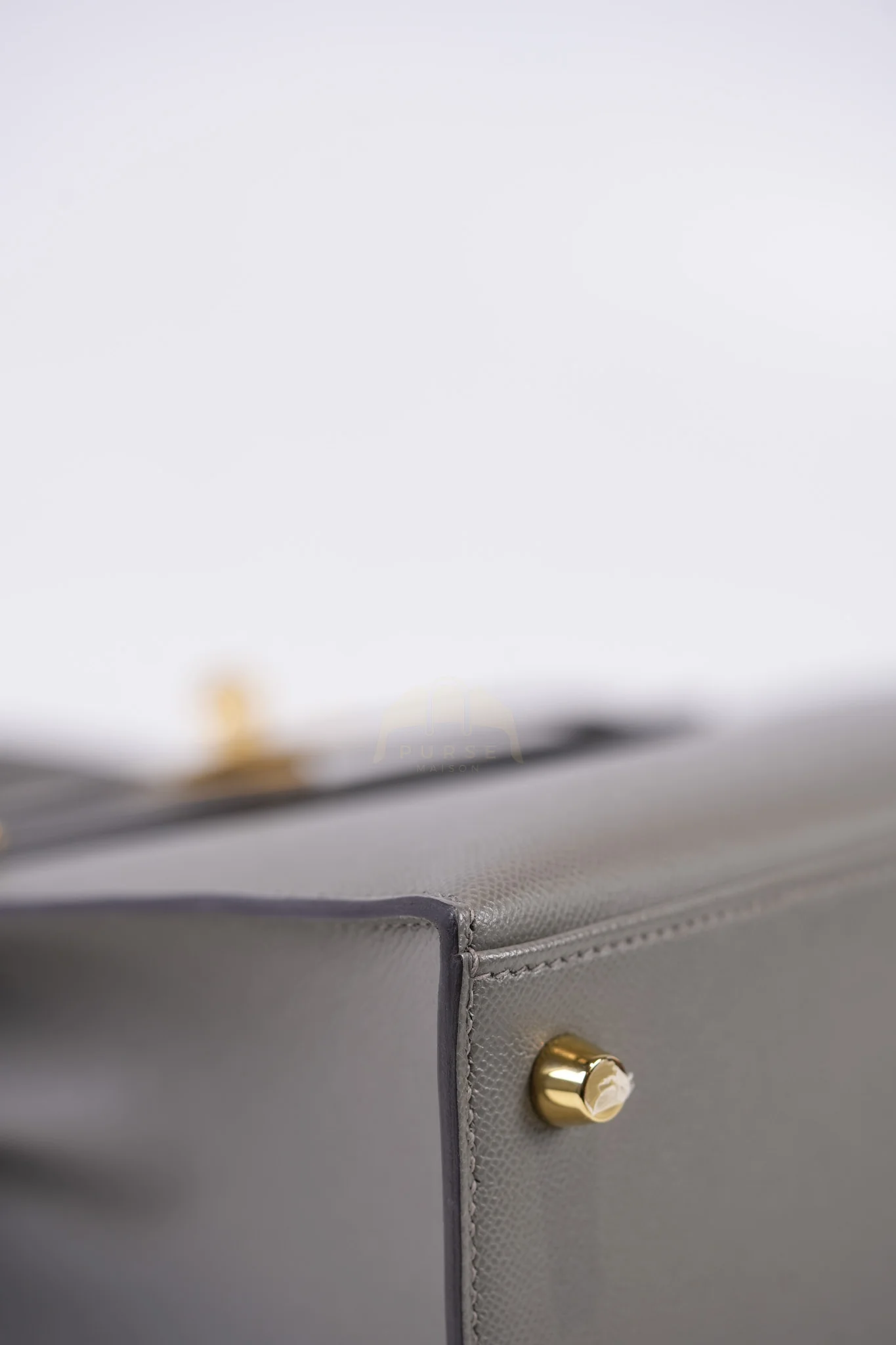 Hermes Kelly 25 Gris Mouette Madame Leather in Gold Hardware Stamp B (2023) - Image 8