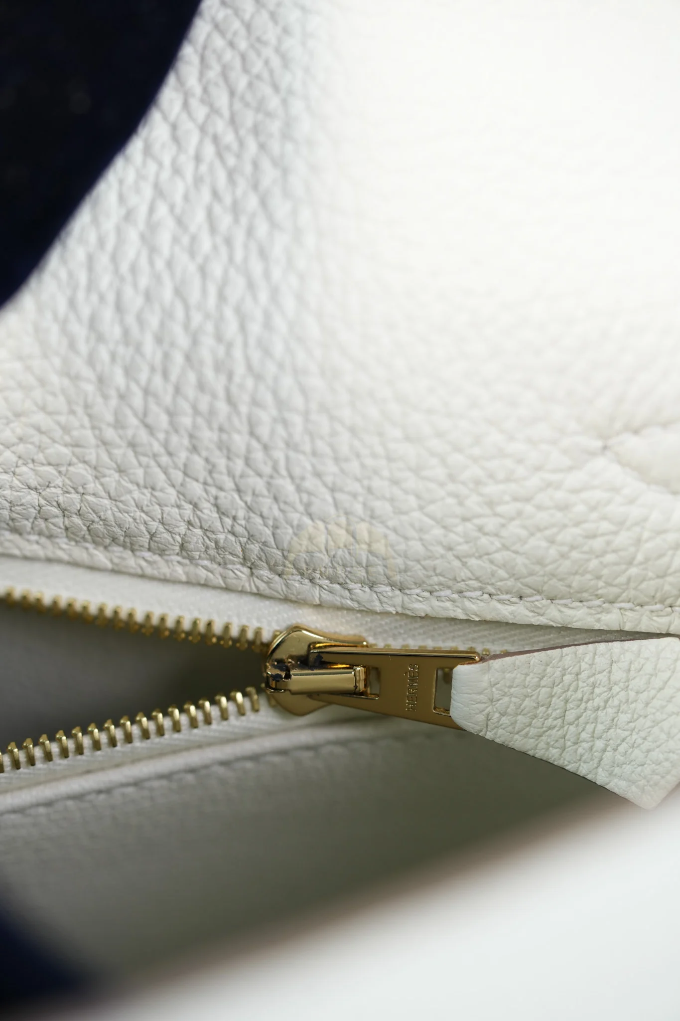 Hermes Kelly 25 in Mushroom Togo Leather Retourne & Gold Hardware Stamp B (2023) - Image 20