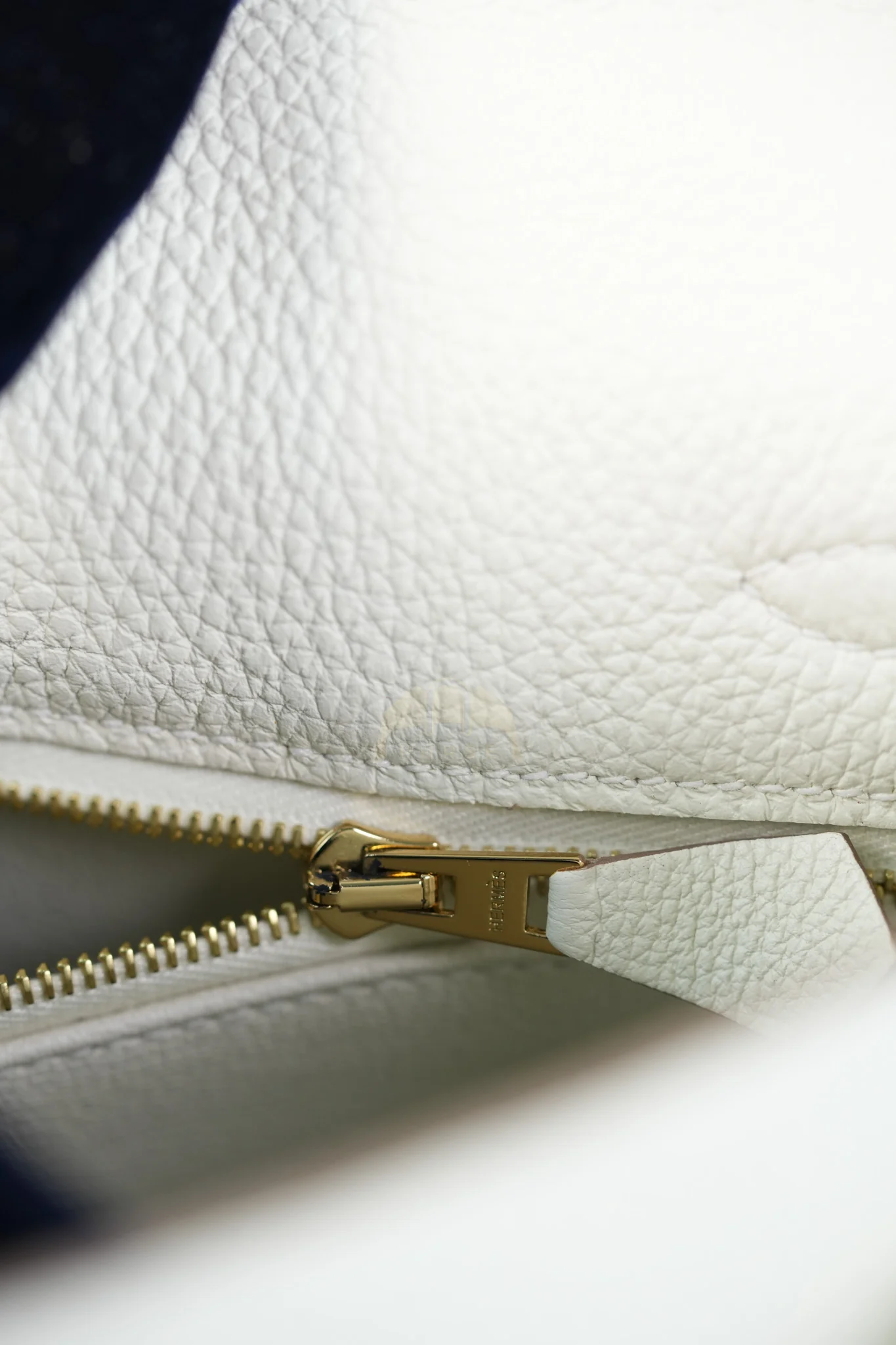 Hermes Kelly 25 in Mushroom Togo Leather Retourne & Gold Hardware Stamp B (2023) - Image 21