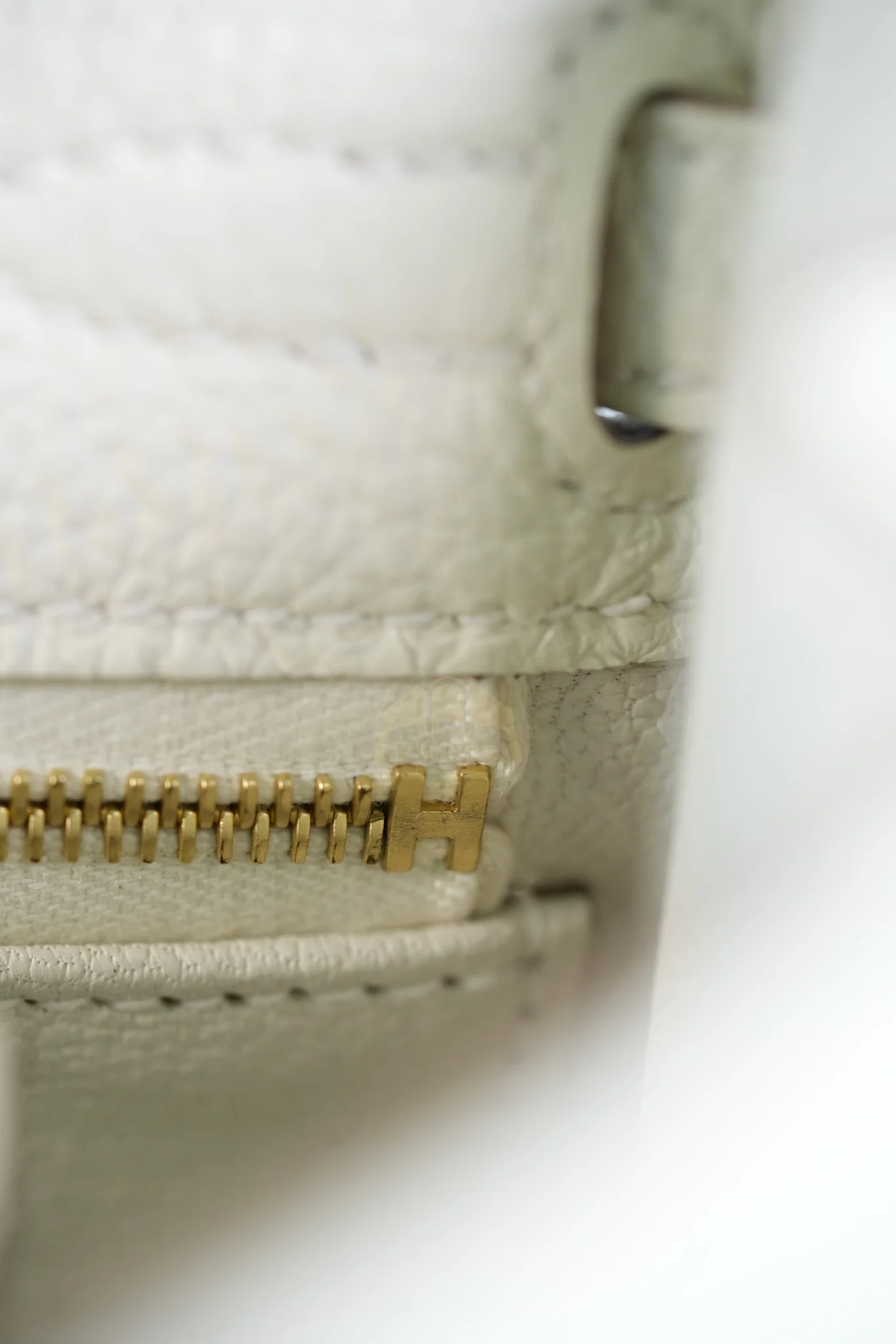 Hermes Kelly 25 in Mushroom Togo Leather Retourne & Gold Hardware Stamp B (2023) - Image 24