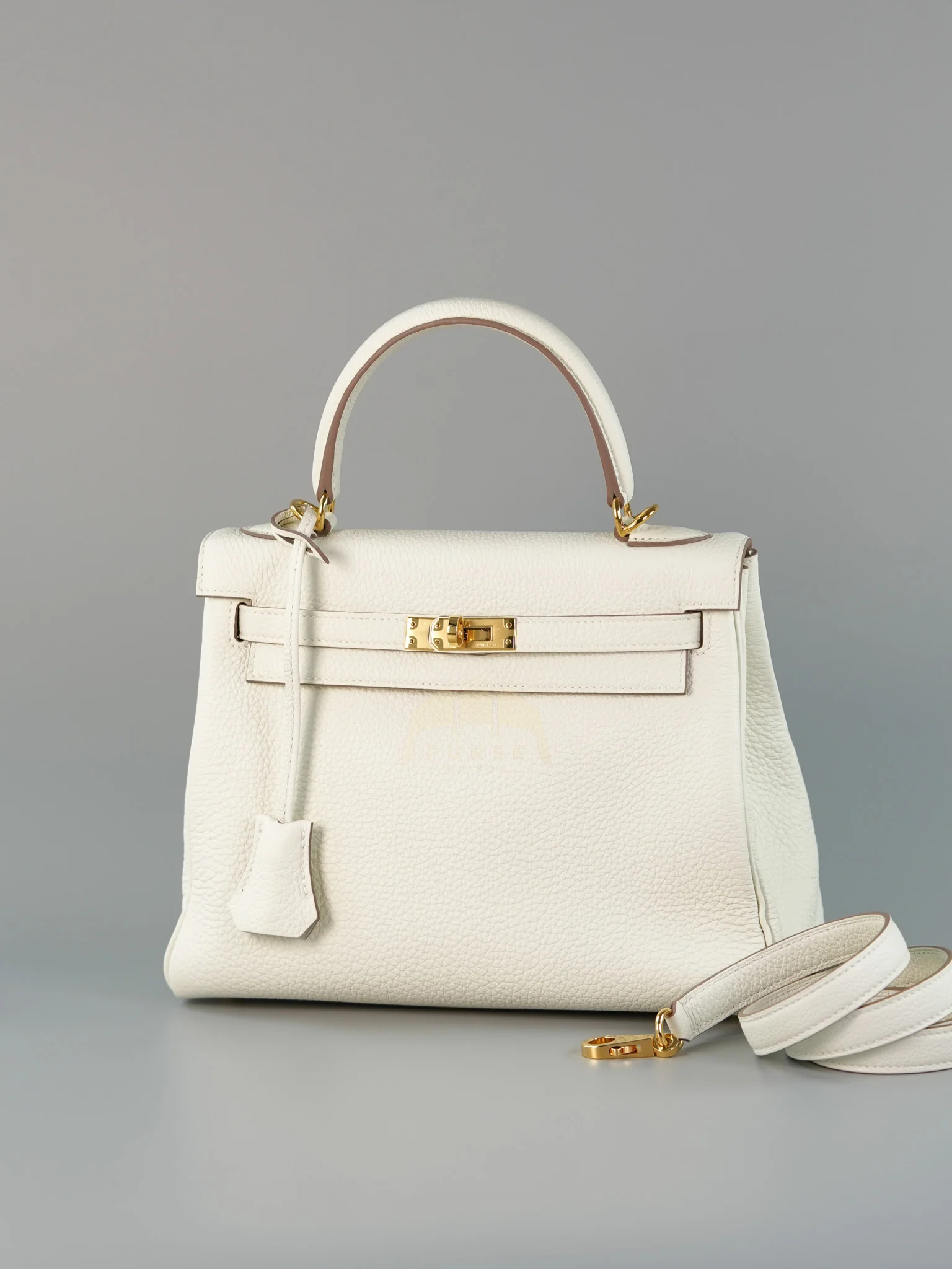 Hermes Kelly 25 in Mushroom Togo Leather Retourne & Gold Hardware Stamp B (2023) - Image 3