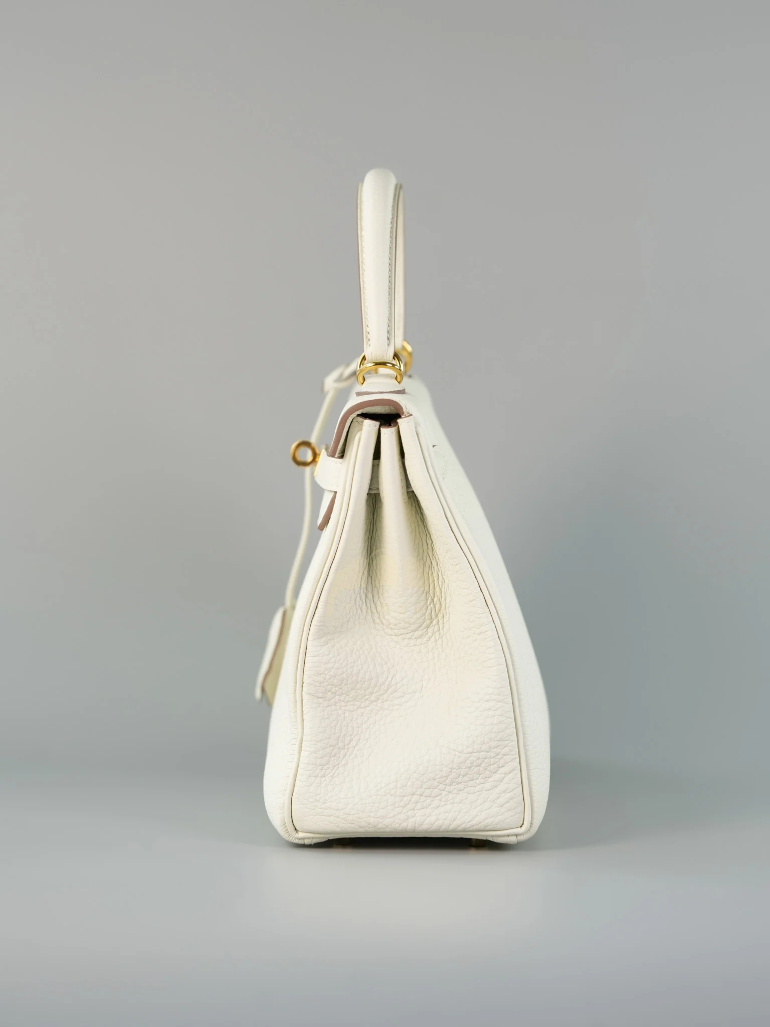 Hermes Kelly 25 in Mushroom Togo Leather Retourne & Gold Hardware Stamp B (2023) - Image 5