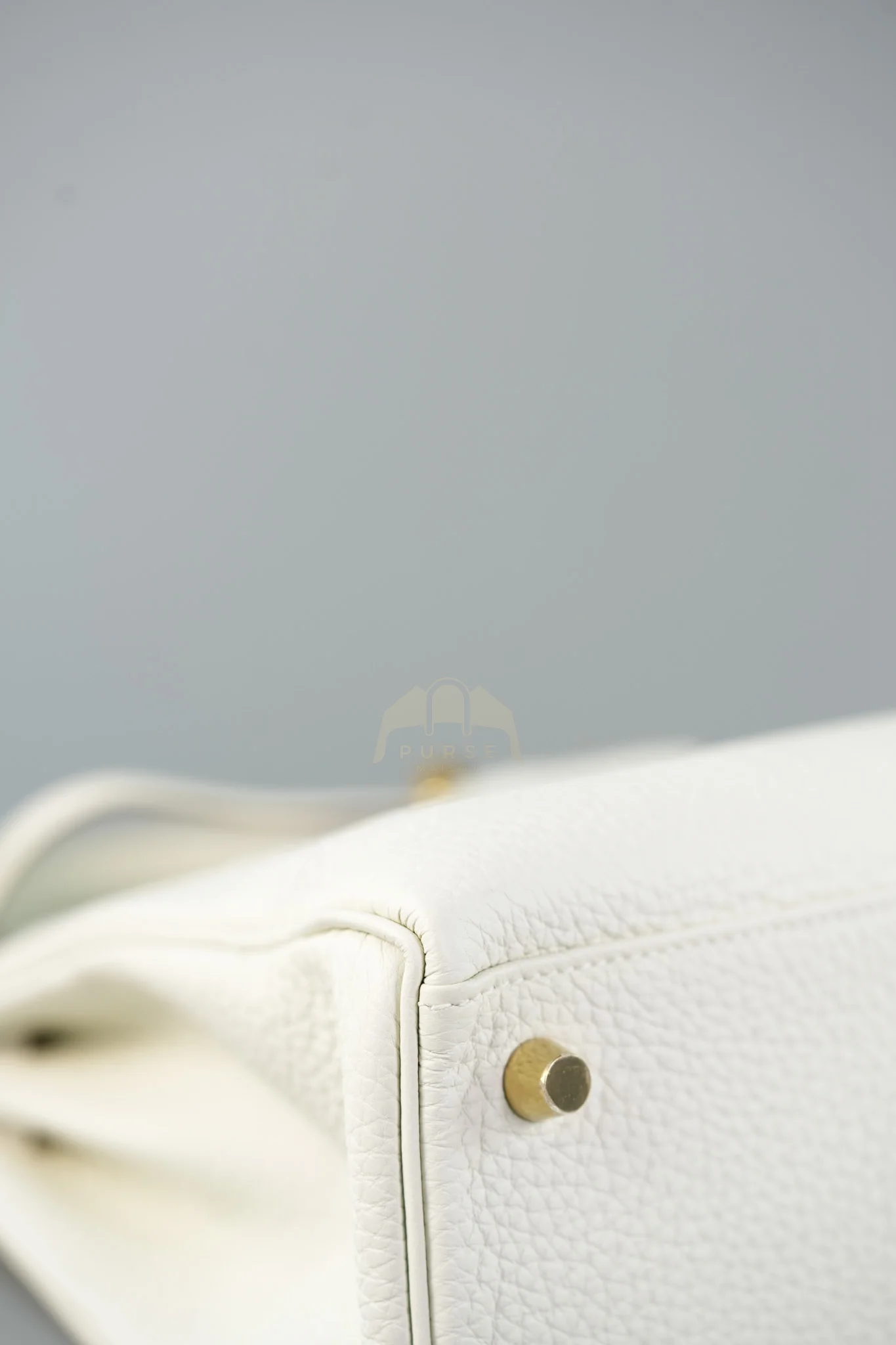 Hermes Kelly 25 in Mushroom Togo Leather Retourne & Gold Hardware Stamp B (2023) - Image 9