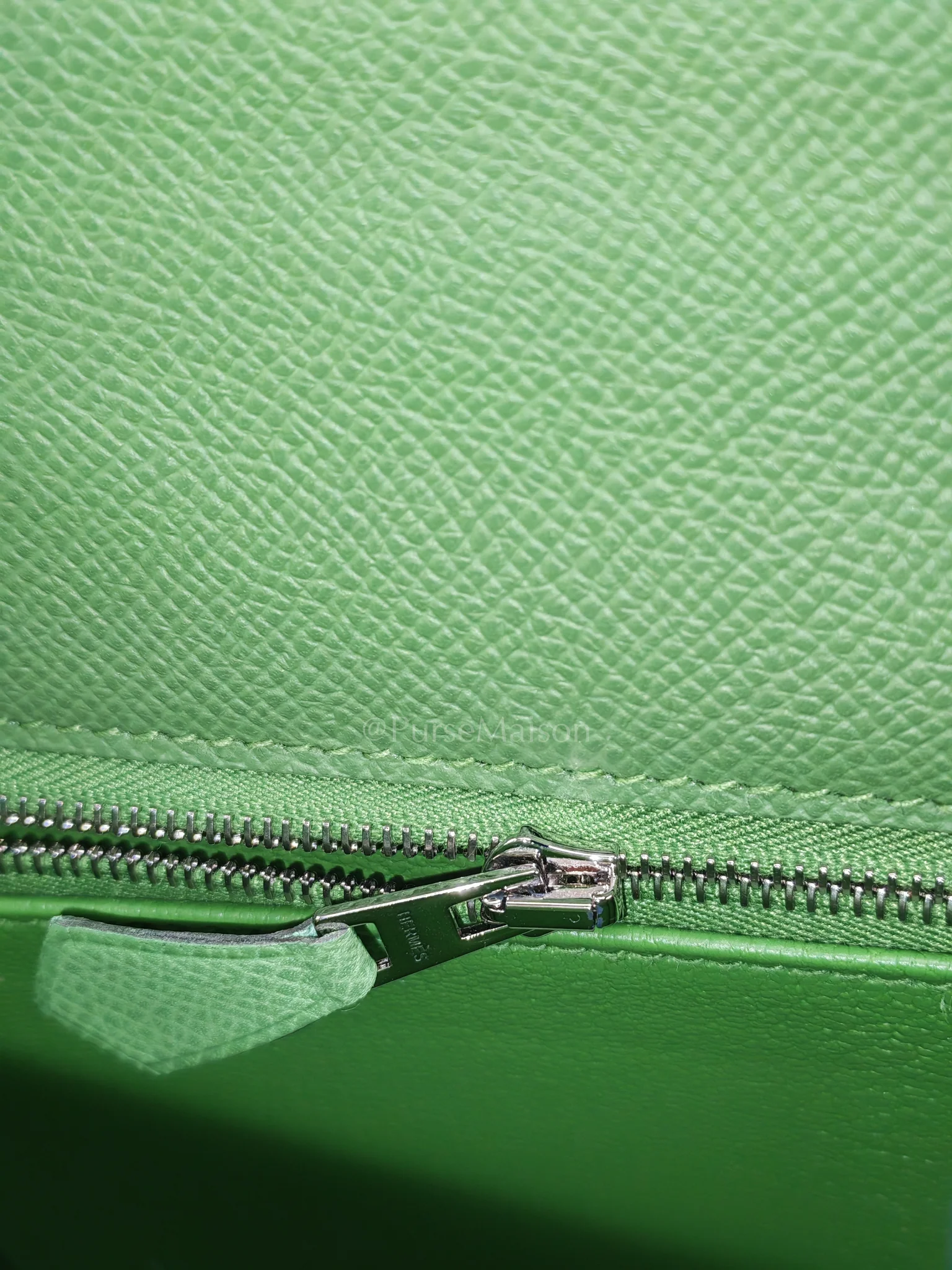 Hermes Kelly 25 Sellier in Vert Yucca Epsom Leather and Palladium Hardware Stamp W (2024) - Image 19