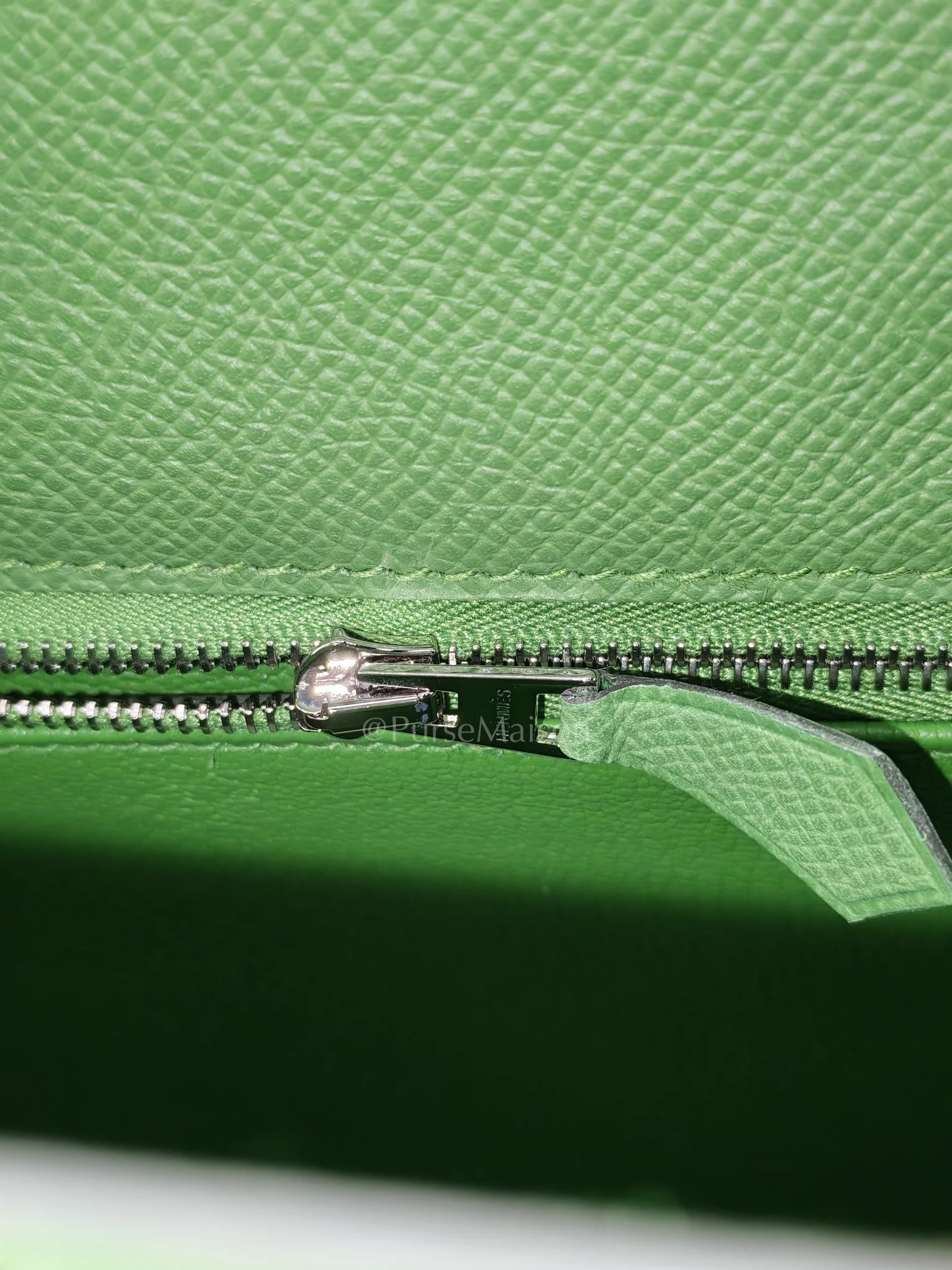 Hermes Kelly 25 Sellier in Vert Yucca Epsom Leather and Palladium Hardware Stamp W (2024) - Image 20