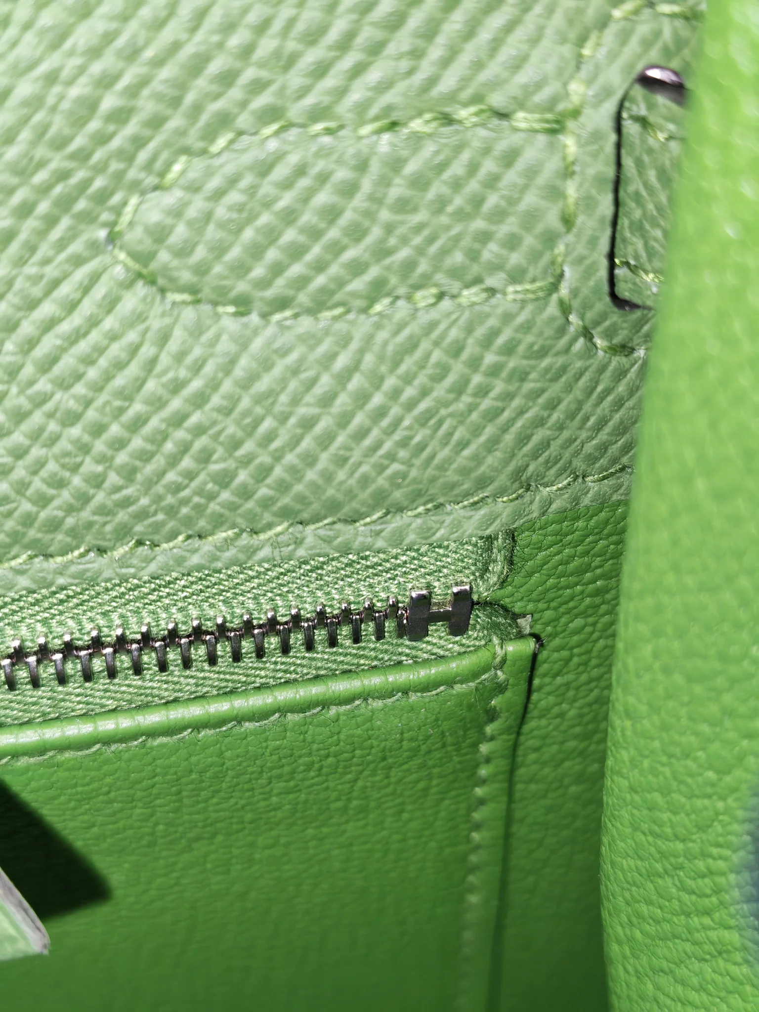 Hermes Kelly 25 Sellier in Vert Yucca Epsom Leather and Palladium Hardware Stamp W (2024) - Image 21