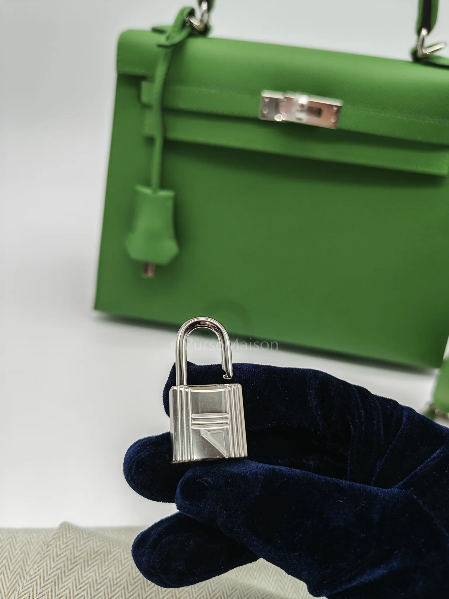 Hermes Kelly 25 Sellier in Vert Yucca Epsom Leather and Palladium Hardware Stamp W (2024) - Image 30