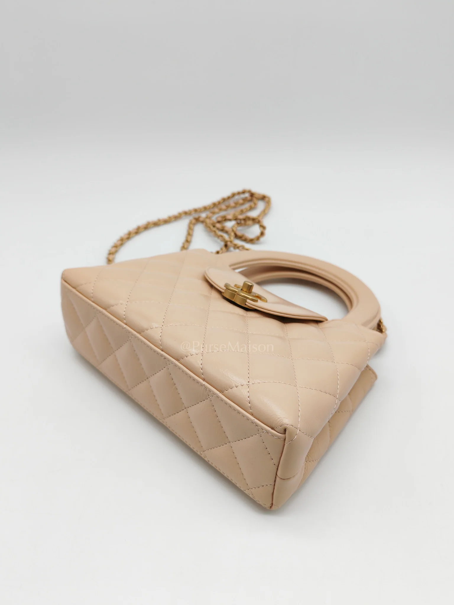 Chanel CC Kelly In Biege Shiny Calfskin Leather and Aged Gold Hardware (Microchip) - Image 9