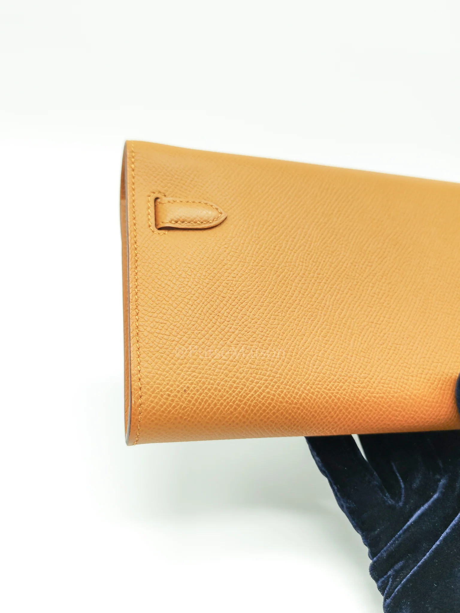 Hermes Kelly To Go Sesame in Epsom Leather and Gold Hardware Stamp Y (2020) - Image 12
